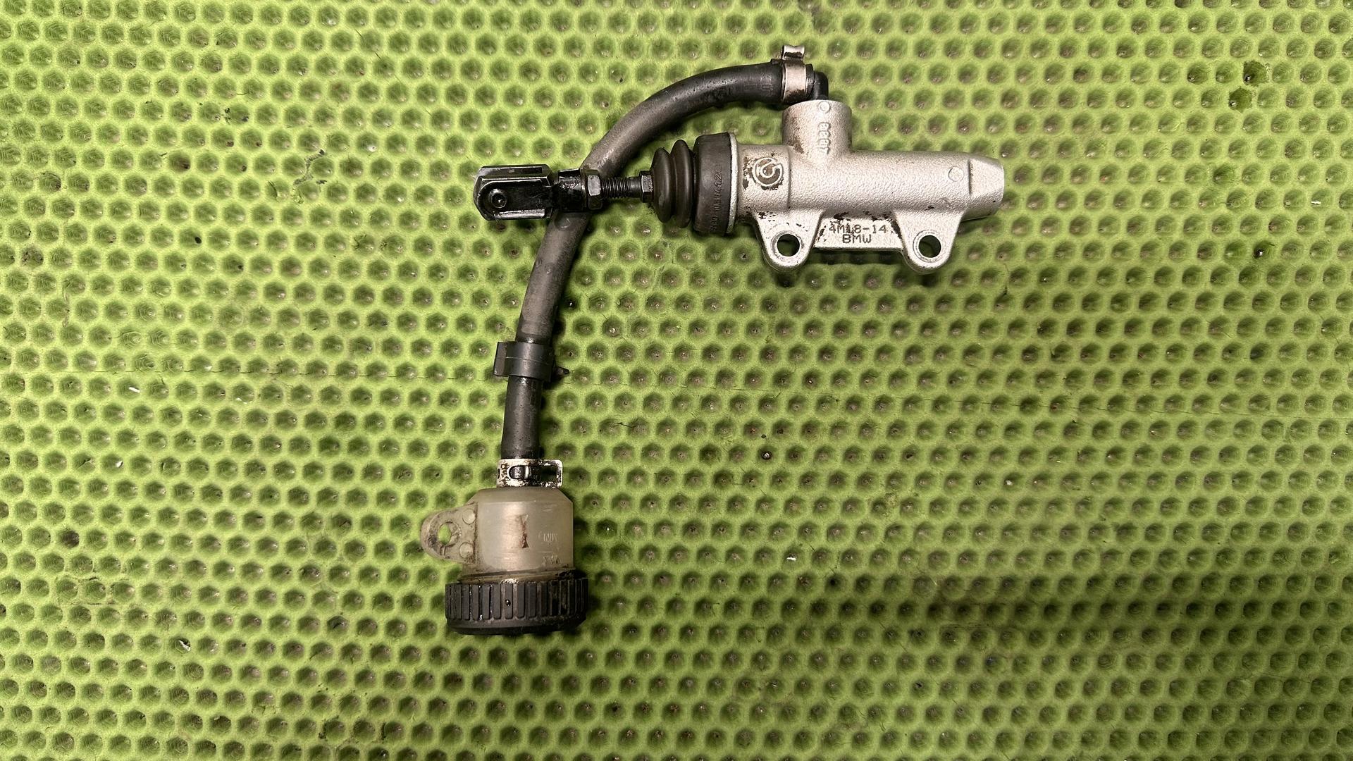 Главный тормозной цилиндр 34317696054