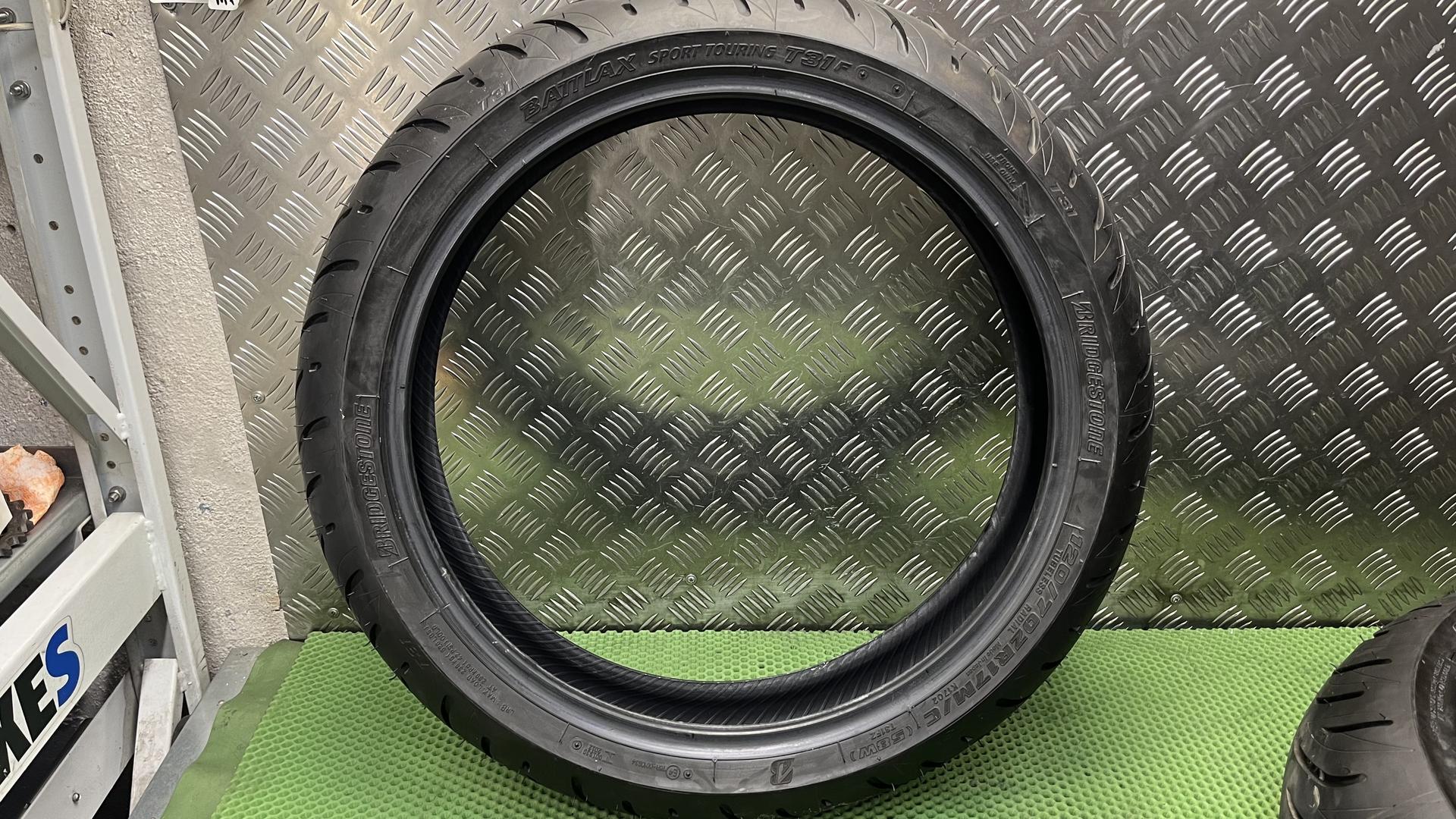 Комплект мотошин Bridgestone Battlax Sport Touring T31 120/70 ZR17 180/55 ZR17 