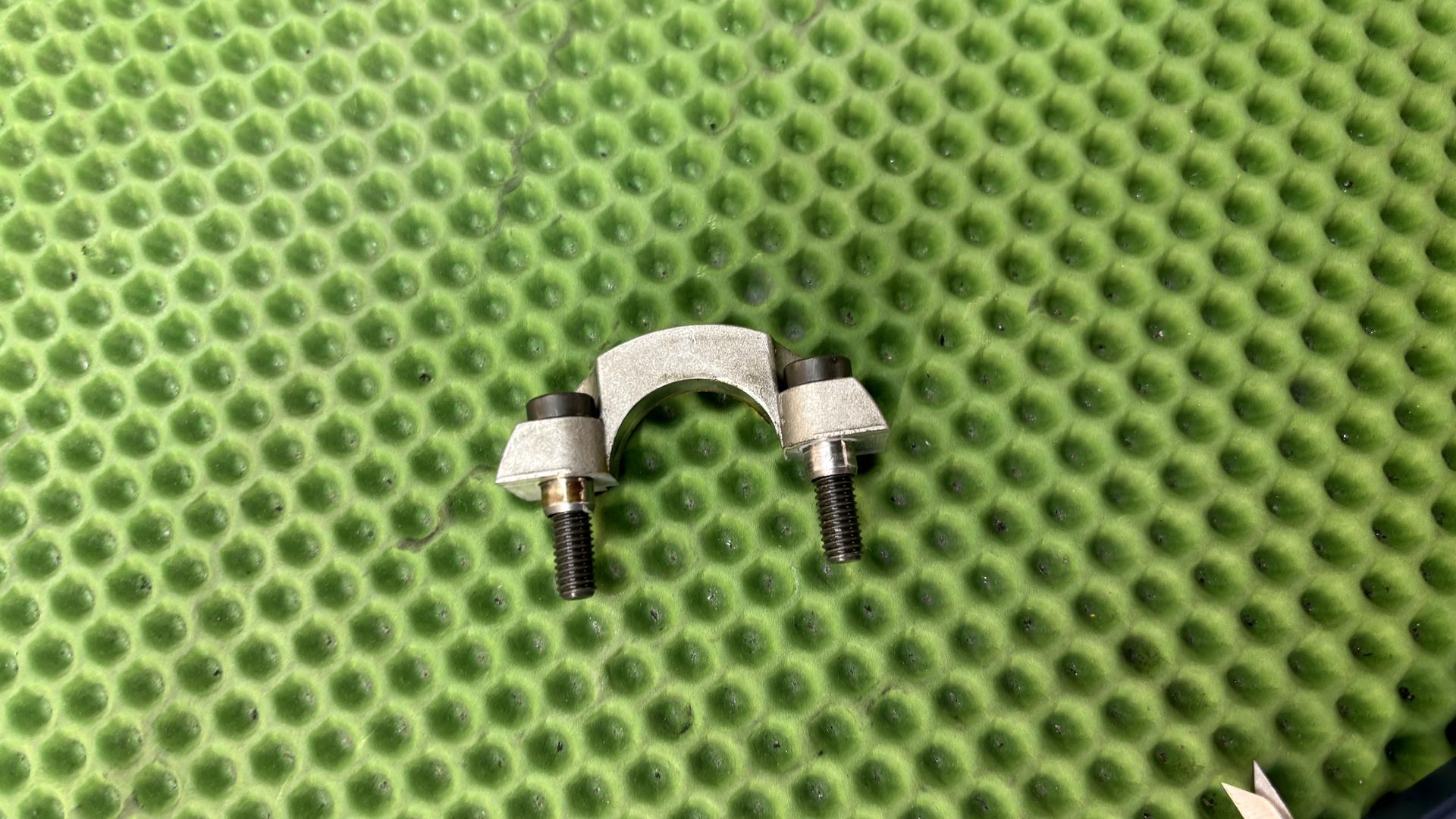 Крышка сальника помпы K1200/1300 R/S/GT 11127692460