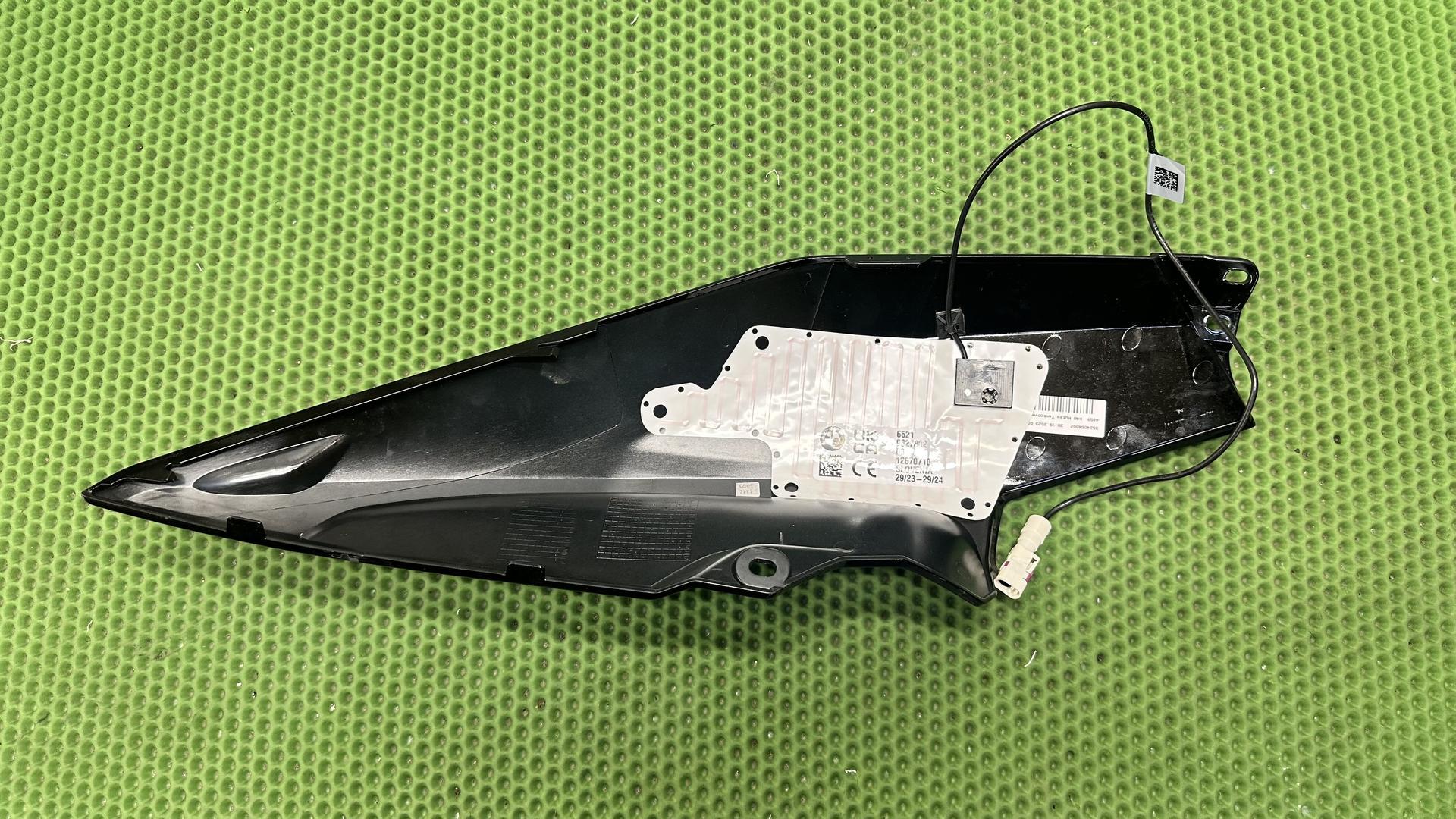 Антенна AM K1600 GT/GTL/B рест. (с 2022 г.) 65219827802