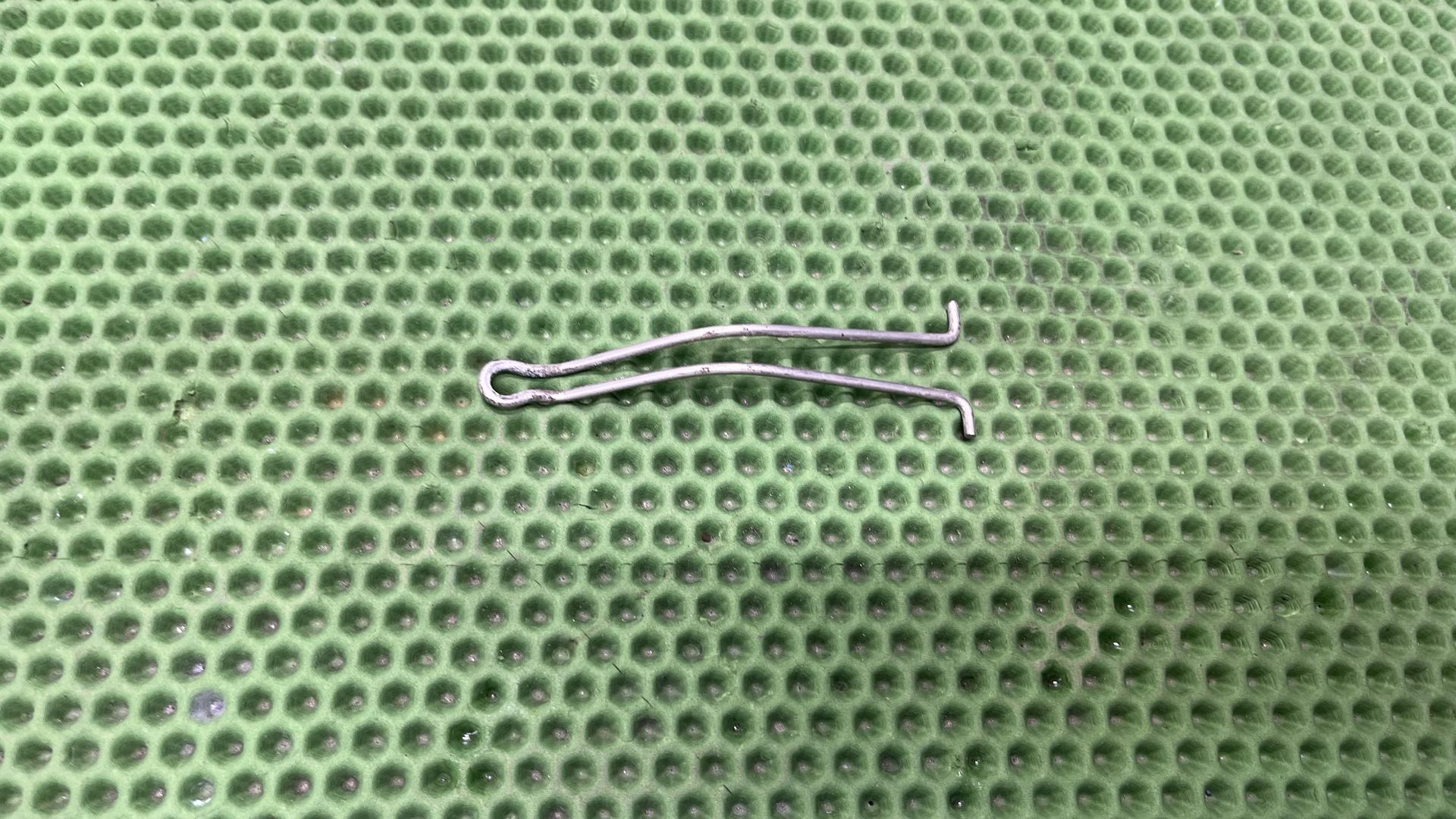 Удерживающая скоба накладка радиатора k48  рест 46638562390