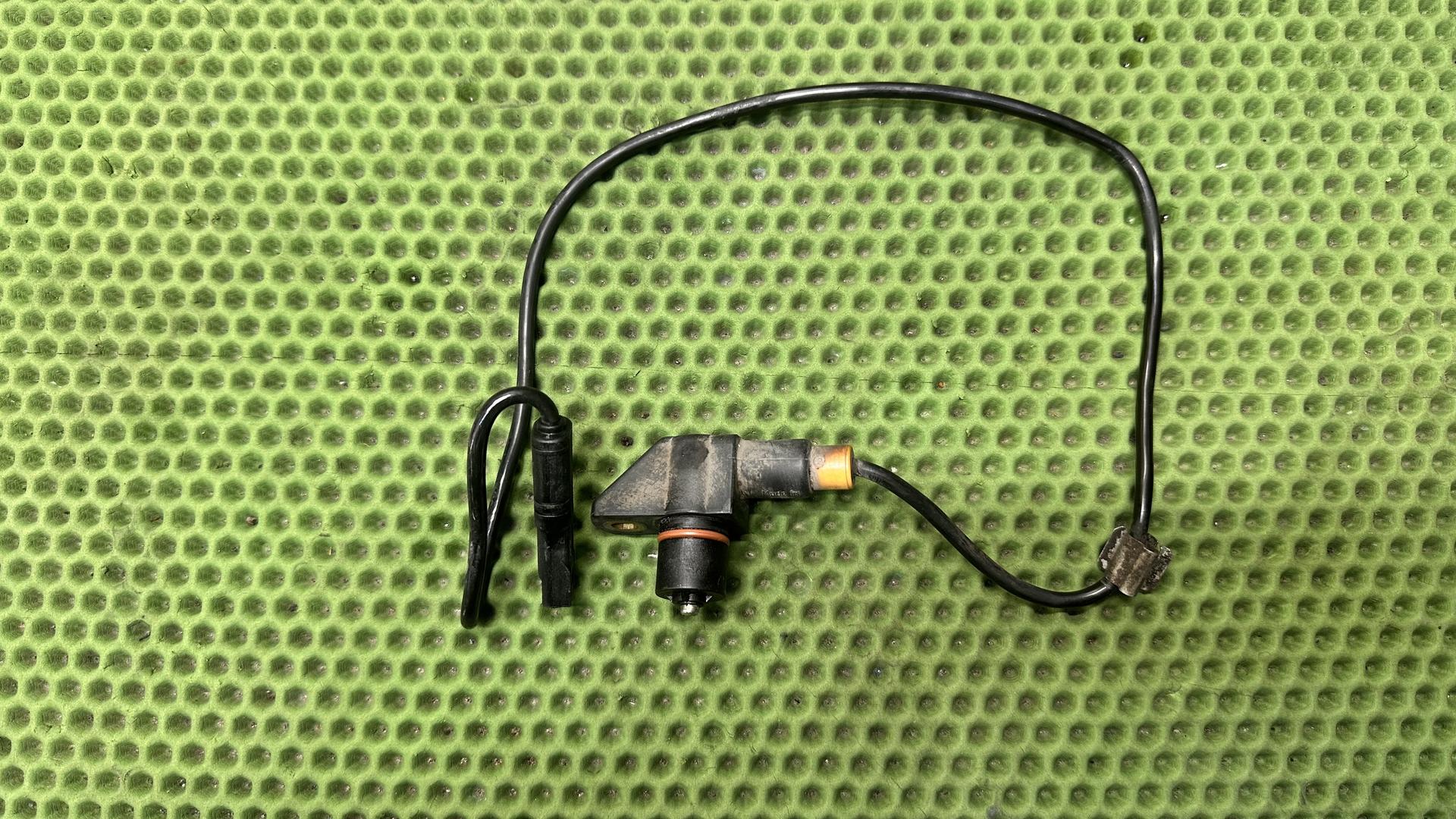 Датчик положения коленвала 13627670368