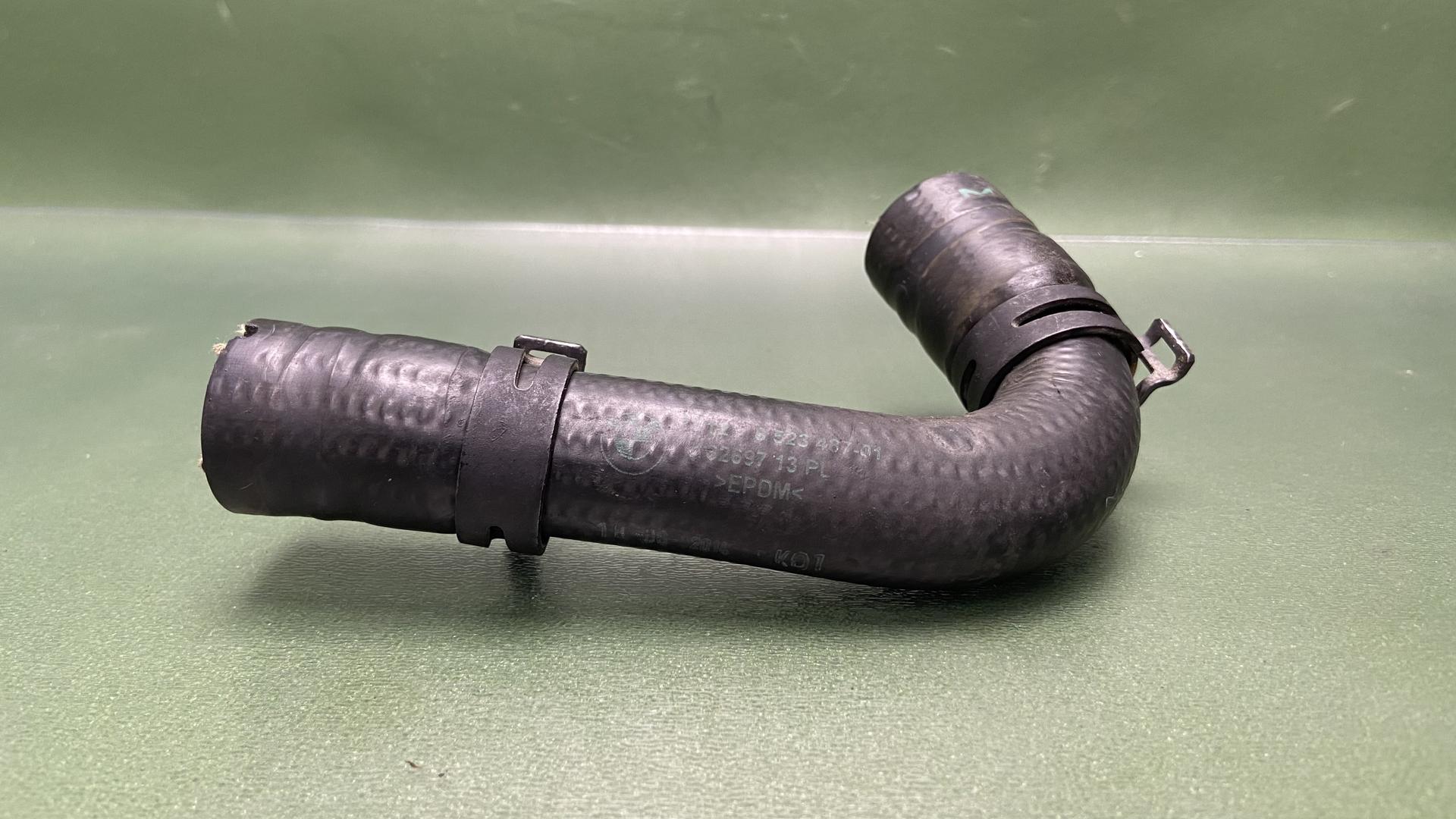 Патрубок правого радиатора R1200/1250 GS/GSA/RT 17128523487