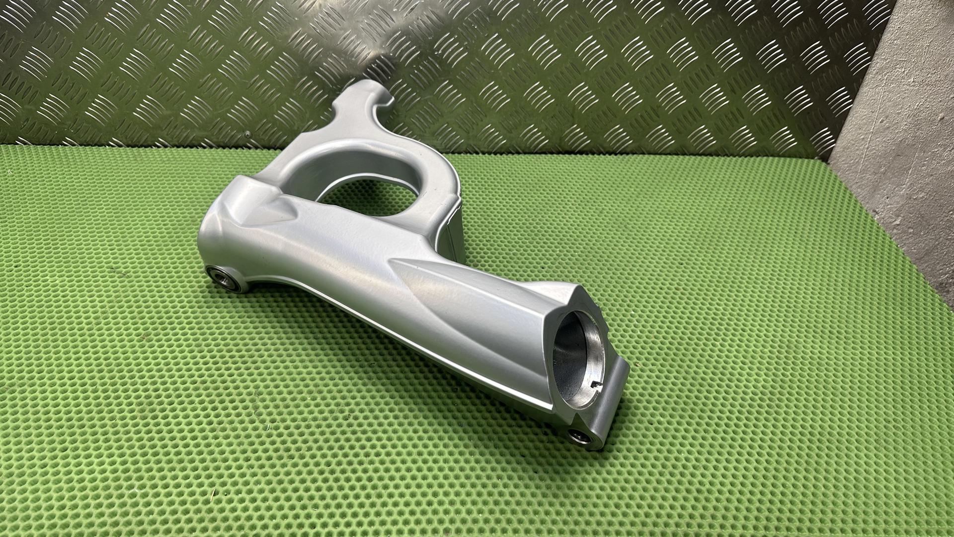 Качающийся рычаг заднего колеса Silber 33177660352