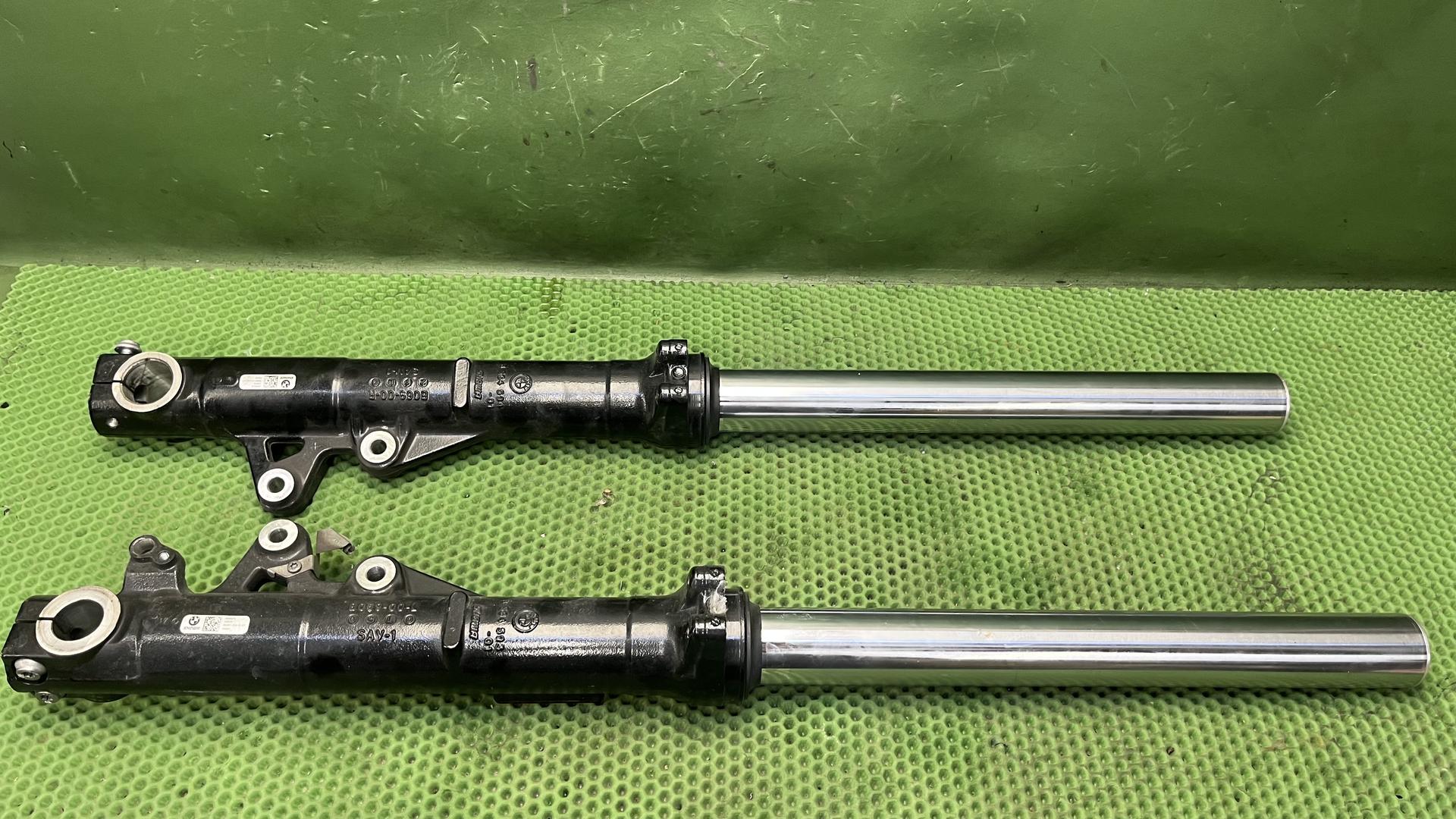 Вилка (телескопическая) в сборе RnineT Pure (K22) 31428558475