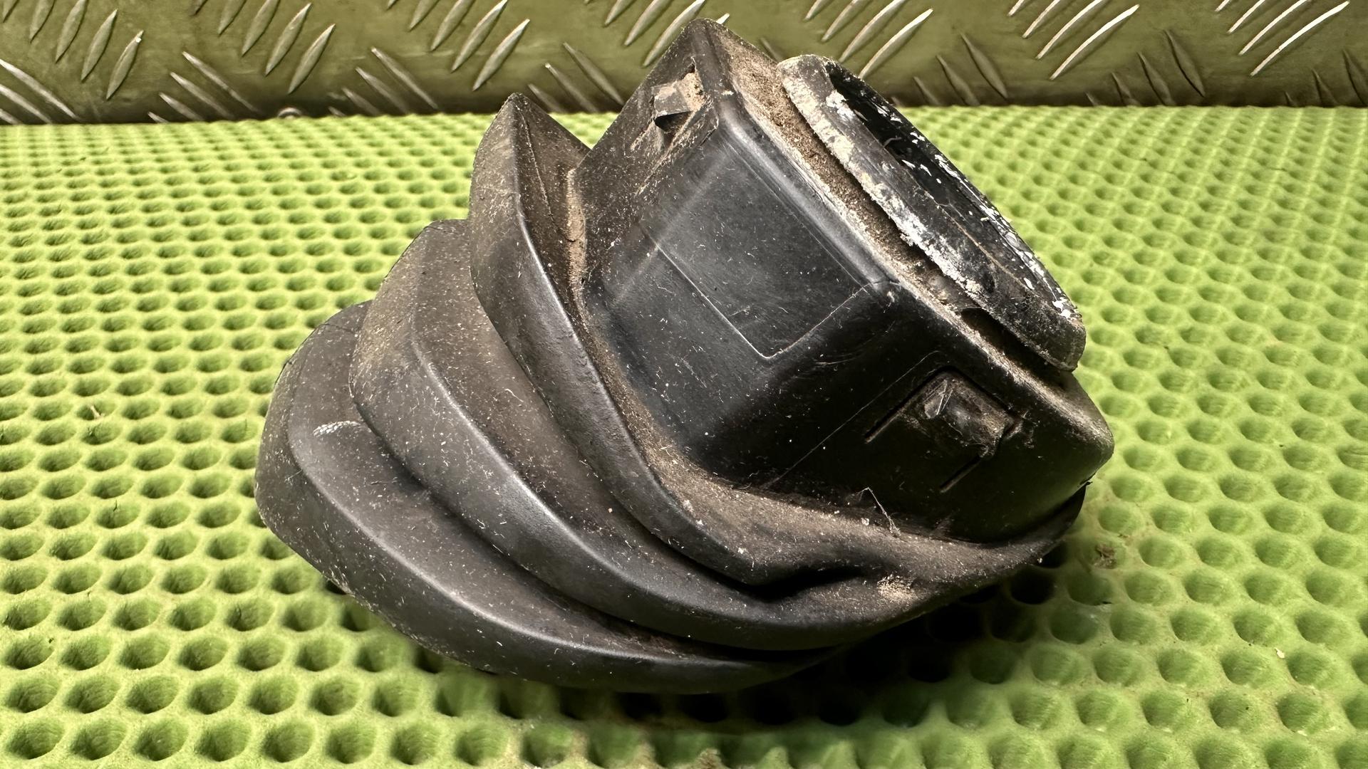 гофрированный кожух (гофра) задний 33357708117