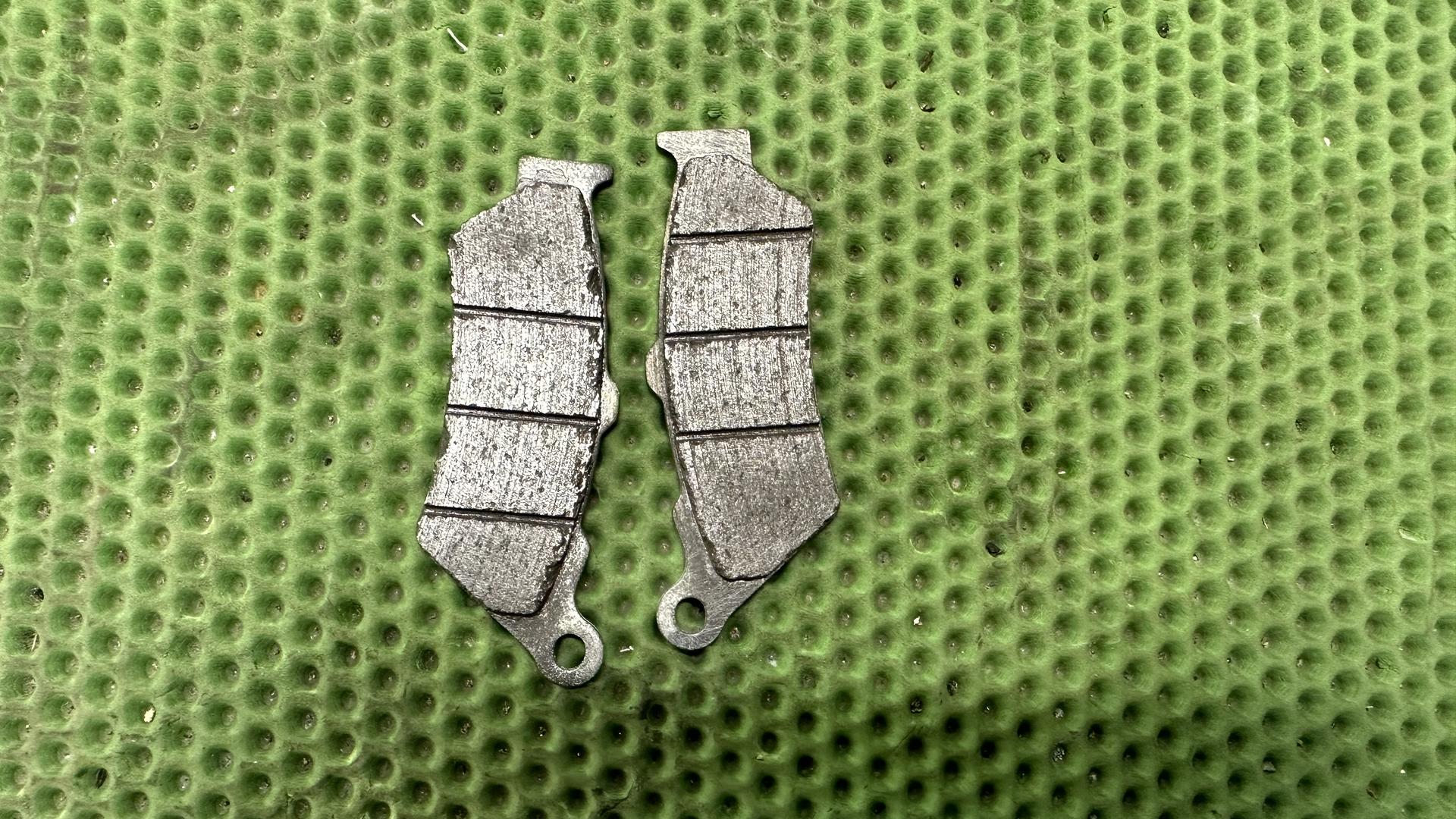 Комплект тормозных колодок задних колес 34218534821