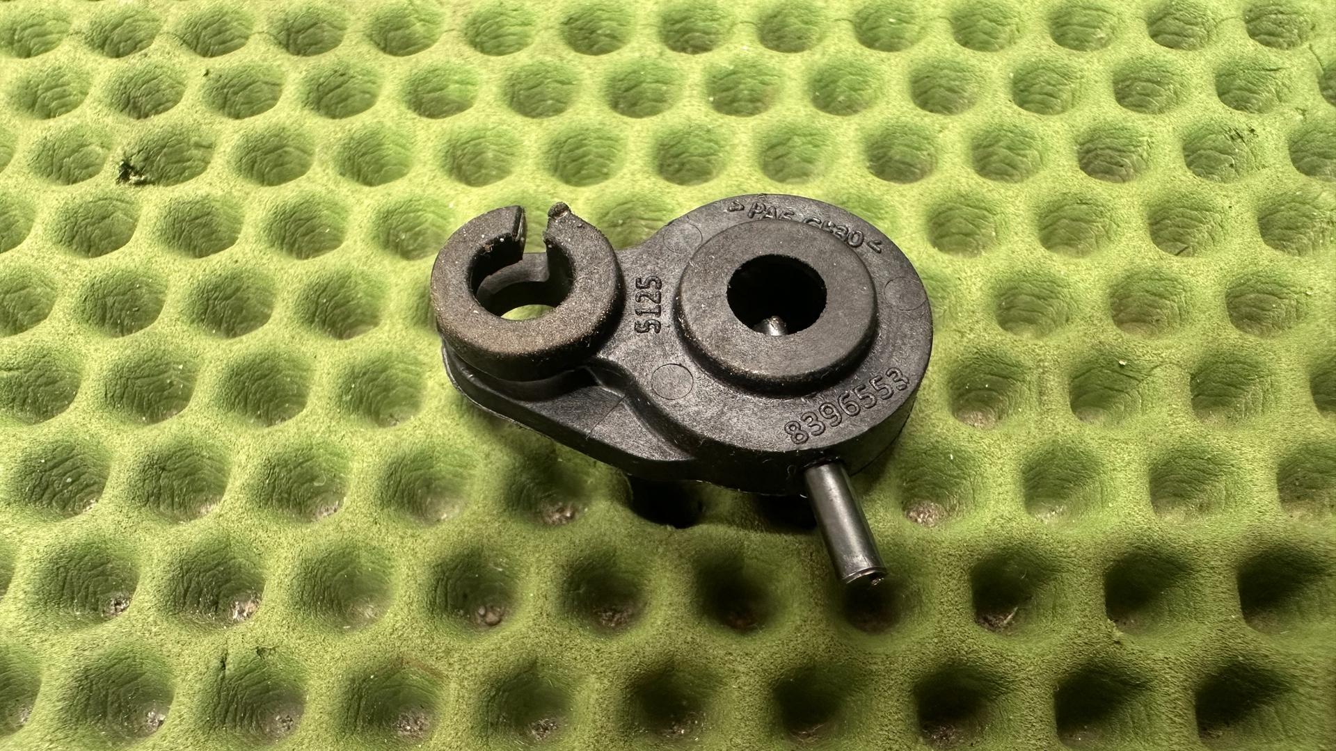 Эксцентрик блокировки сиденья 51258396553