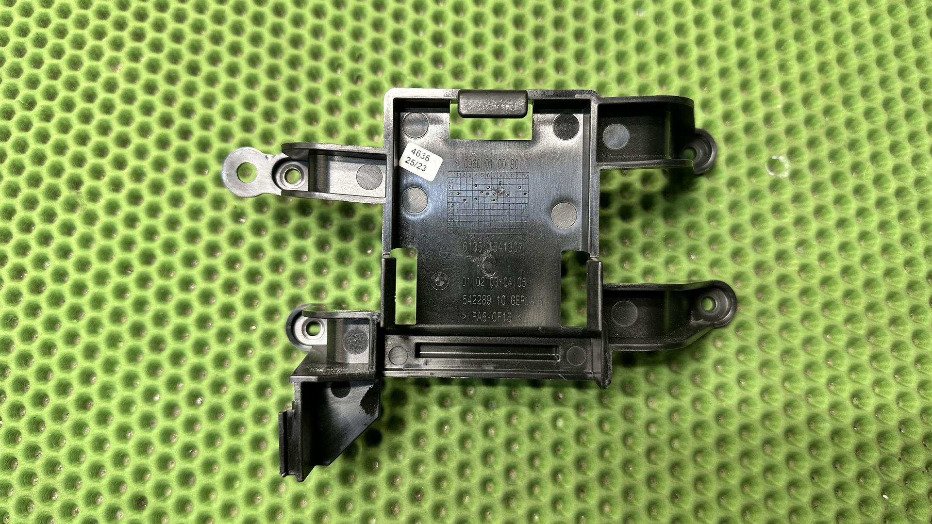 Кронштейн ЭБУ K1600 рест. (с 2022 г.) 61351541307