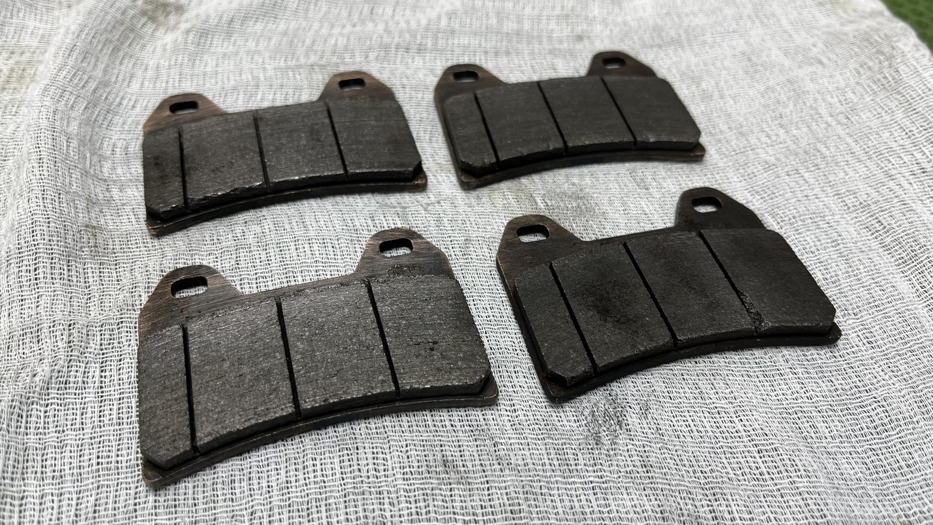 Комплект тормозных накладок 34117696593