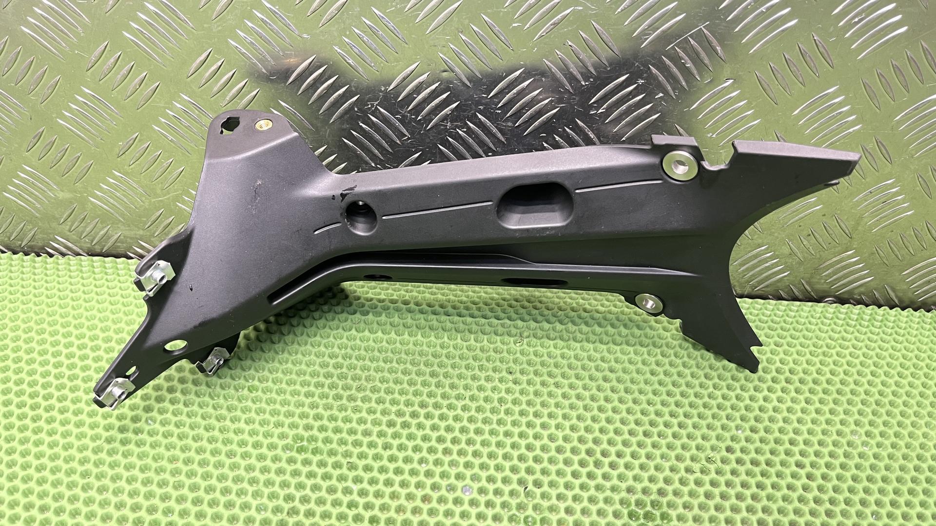 Кронштейн номерного знака R1300GS/RS KA1/5 46629443214