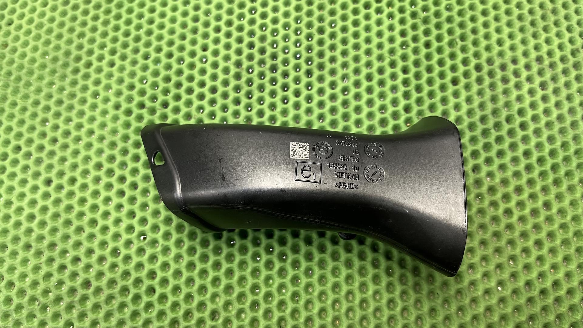 Всасывающий патрубок правый R1300RS KA5 13715a75946