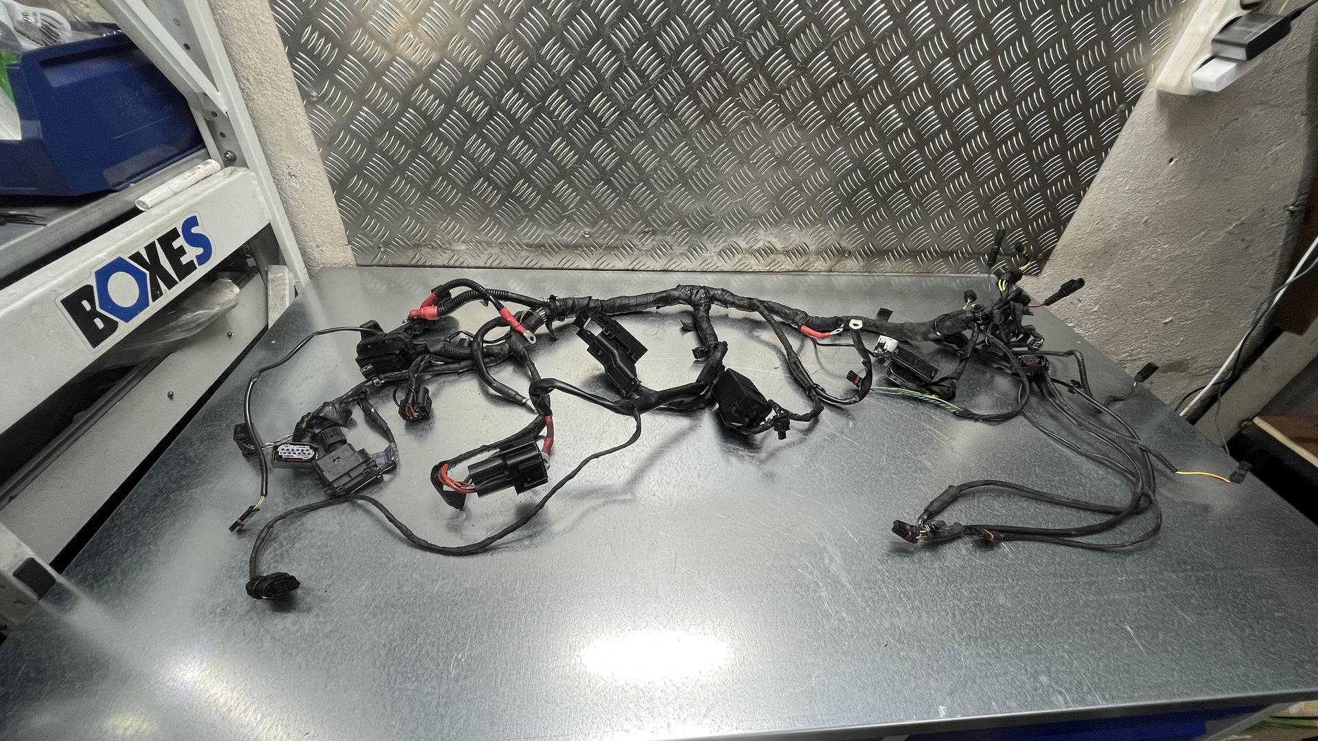 Основной жгут проводов RnineT рест. 61118569726