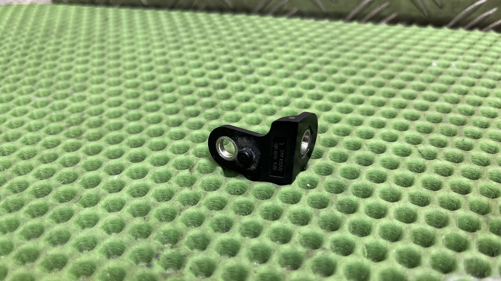 Кронштейн датчика уровня K80-84 33548392542