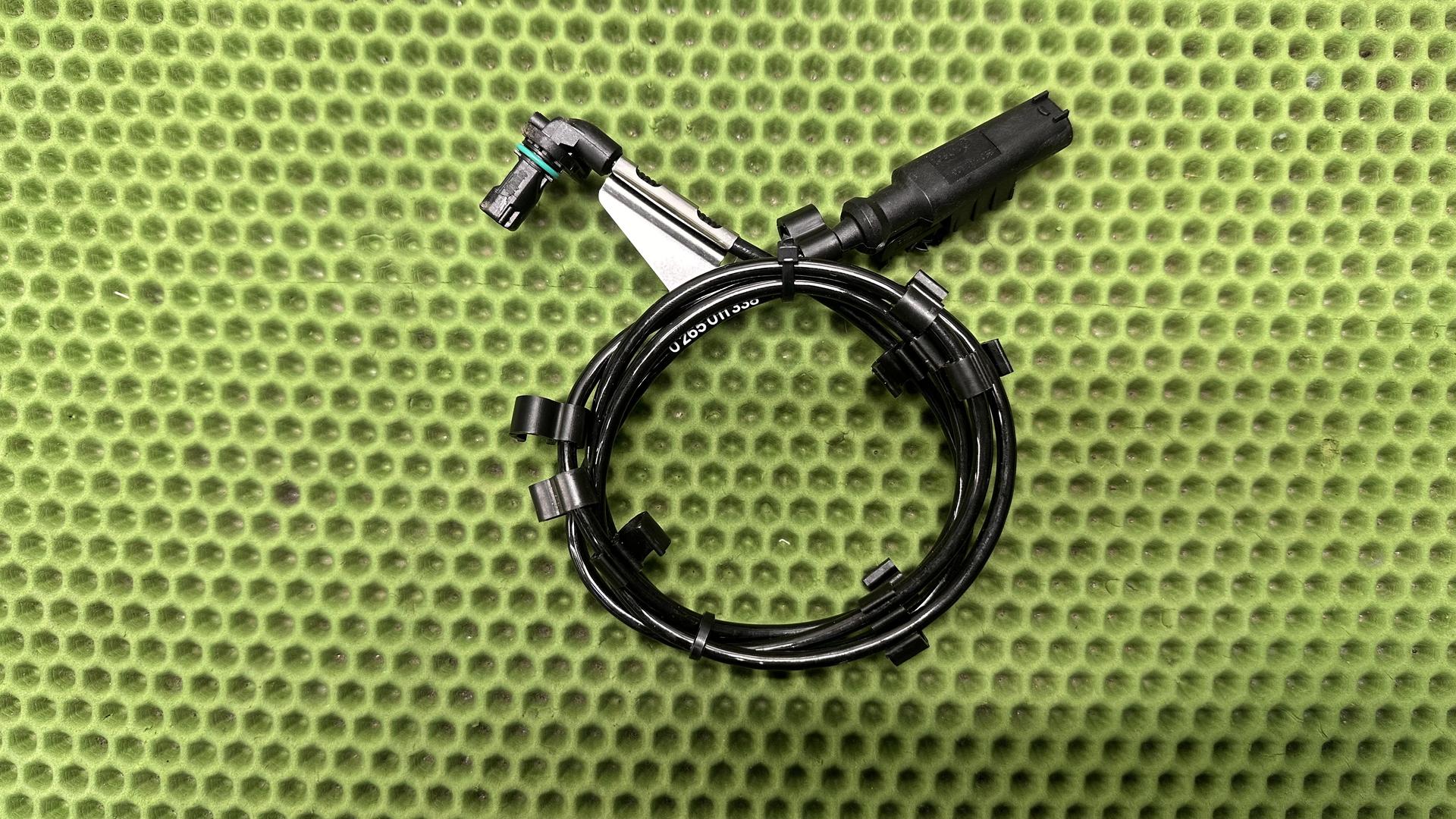 Датчик угловой скорости колеса 34528404803