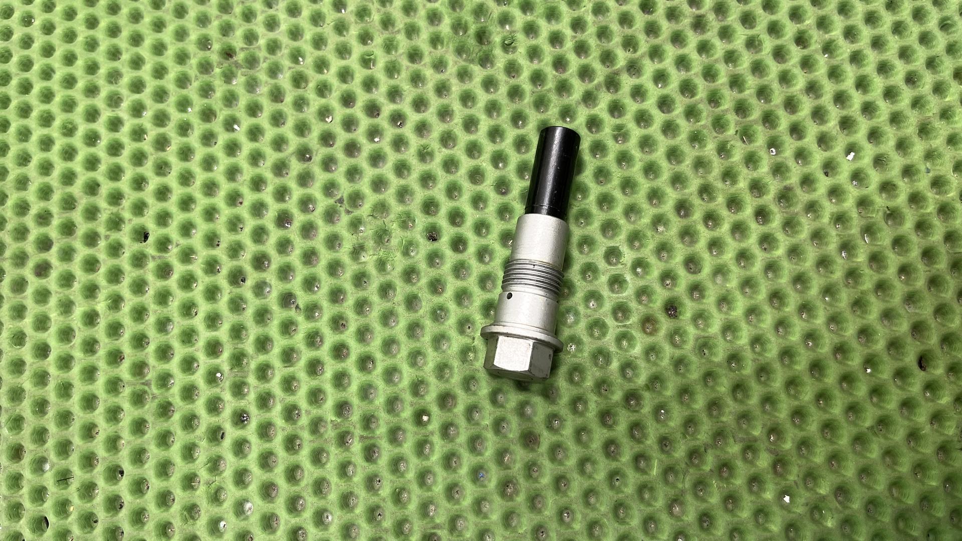 Натяжитель цепи правый R1200 сухой дорест. 11311340742