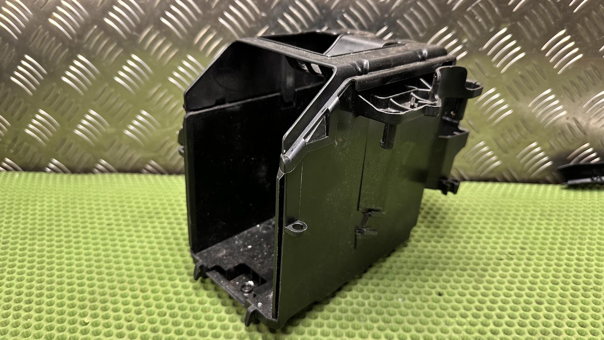 Кронштейн аккумуляторной батареи 61218522872