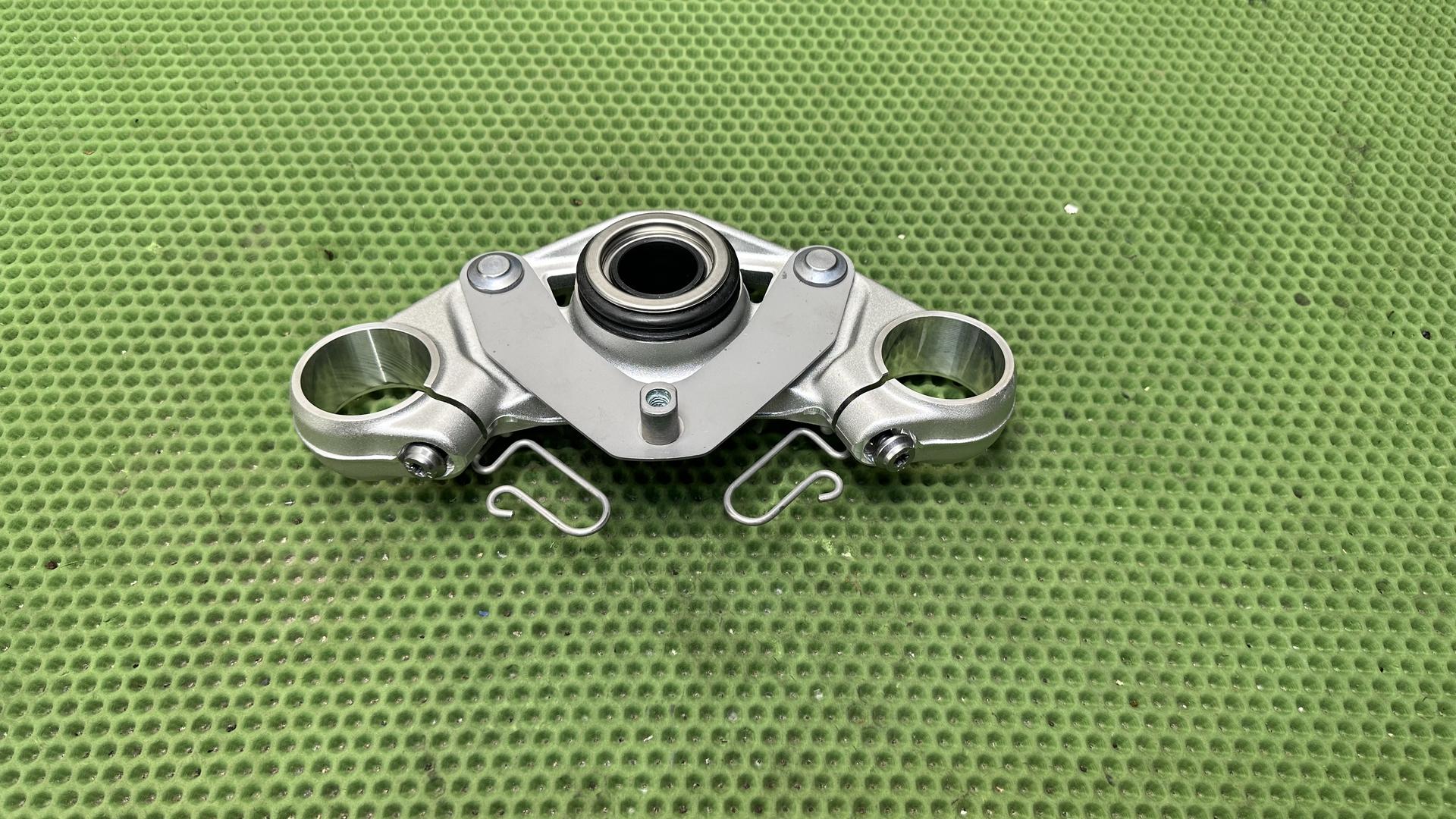 Траверса верхняя R1300GS/GSA/RT KA1-3 31427924206