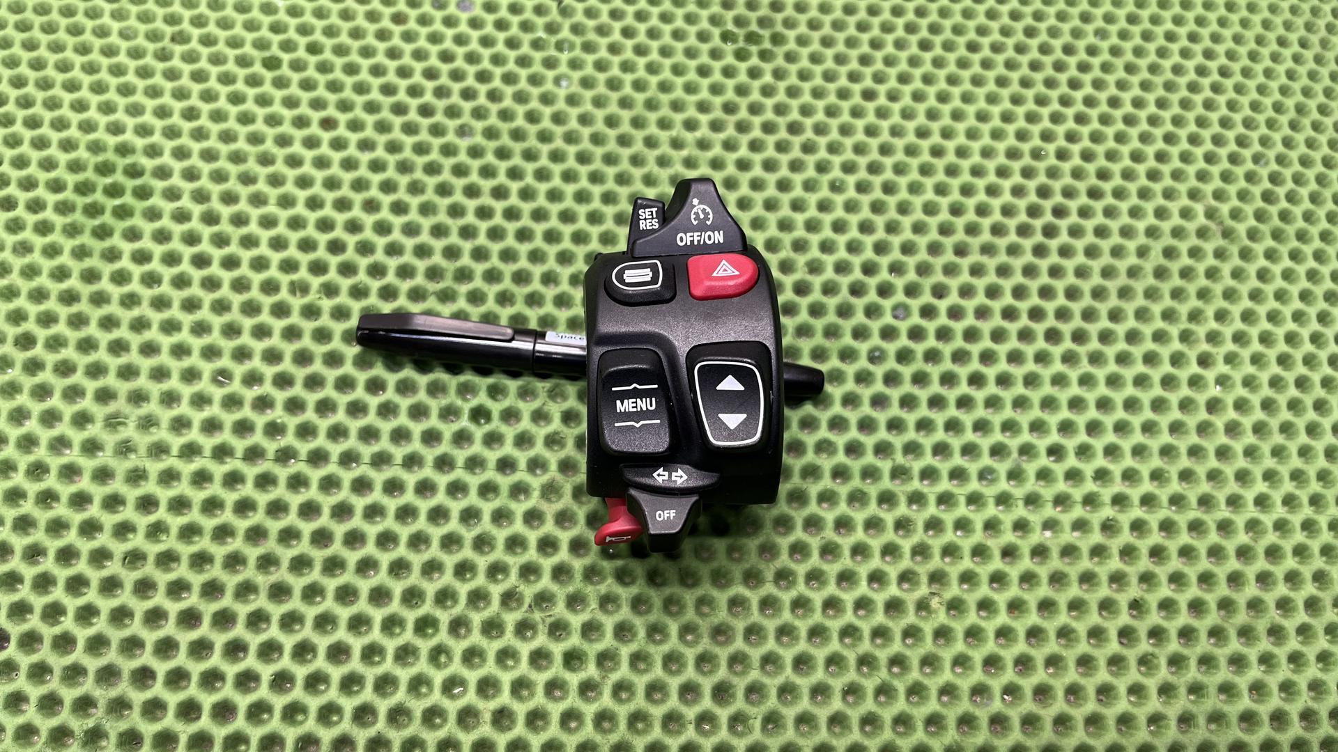 Пульт левый R1300GS/GSA/RT/R/RS KA1-5 61318522459