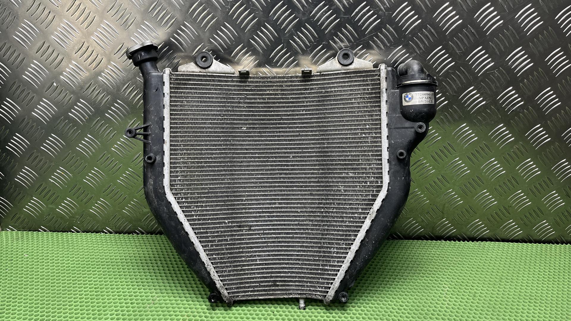 Радиатор охлаждающей жидкости 17117699517