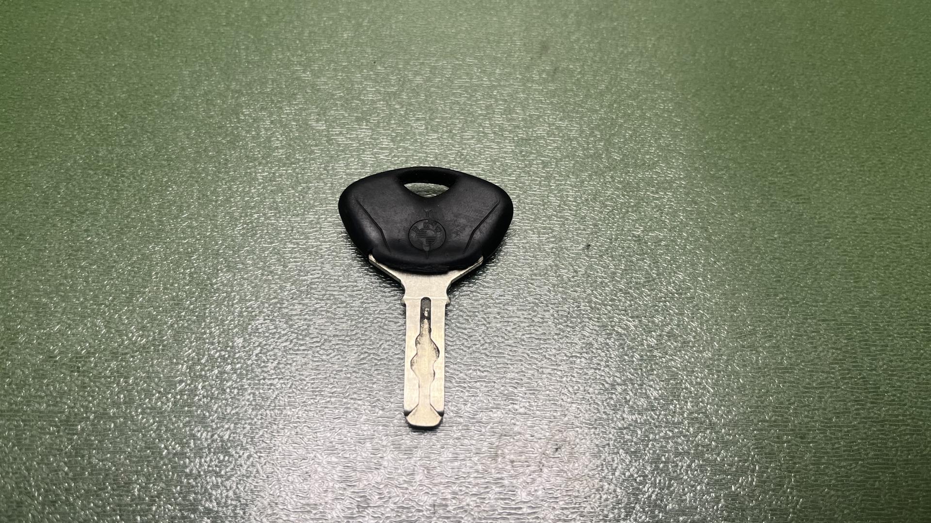 Ключ (код) зажигания 51257681202