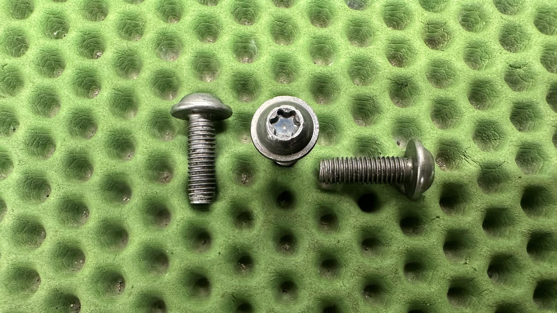 Винт со сферо-цилиндрической головкой 5X16-ZNNI SI 46637727426