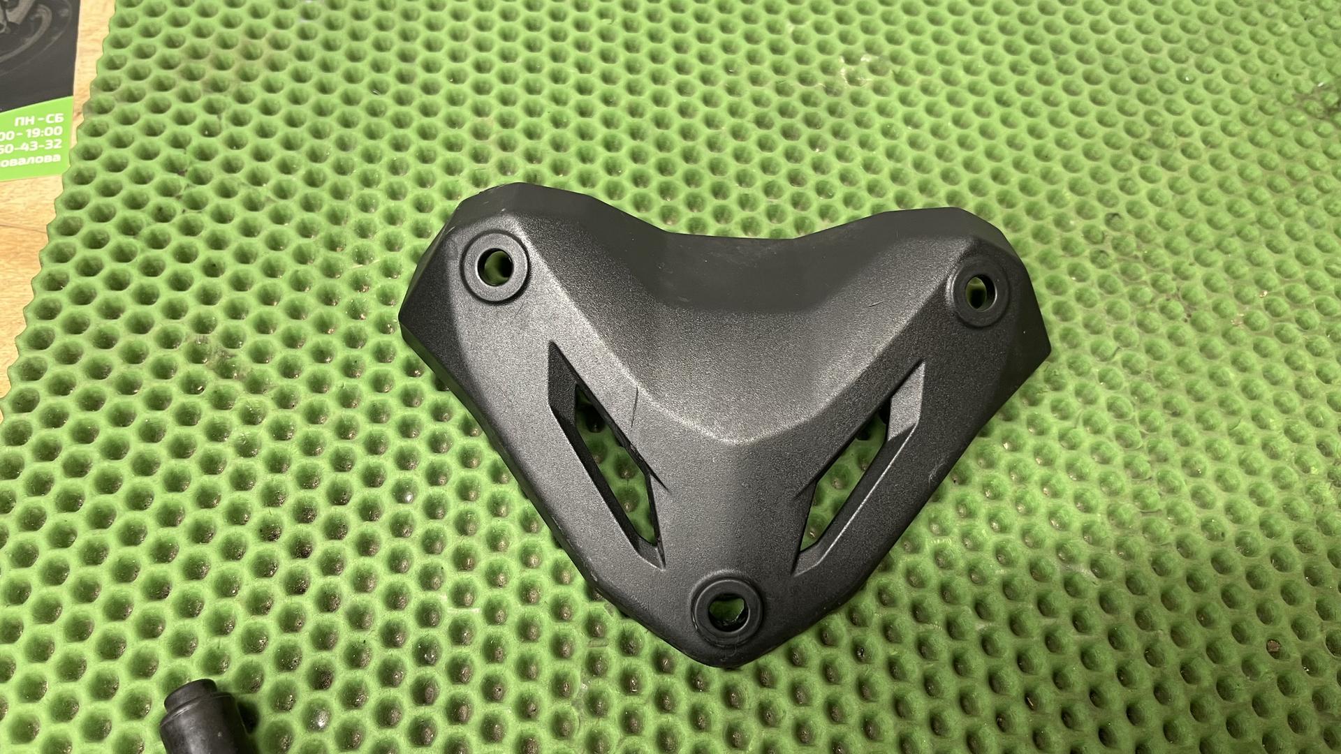 Держатель облицовки кокпита K73 15+ 46638546238