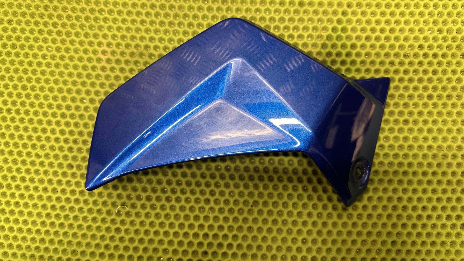 Передний спойлер справа 46638396798