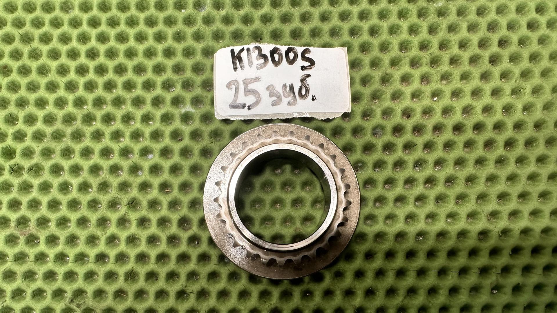 Звездочка масляного насоса Z=25 зубьев K1200/1300 R/S/GT K40/43/44 11417716119