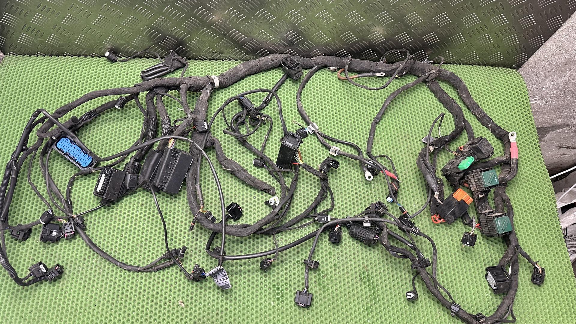 Основной жгут проводов 61118551525