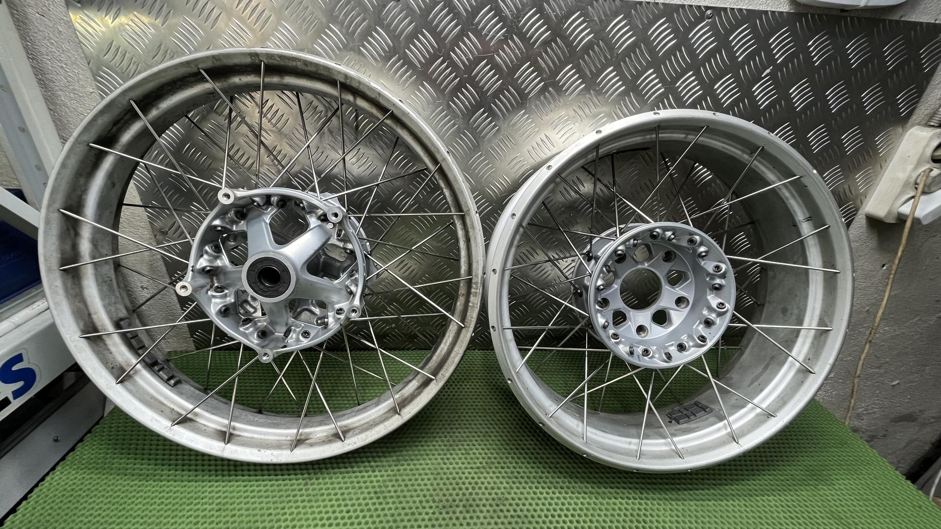 Комплект колес спицованных  серебро K50-51 