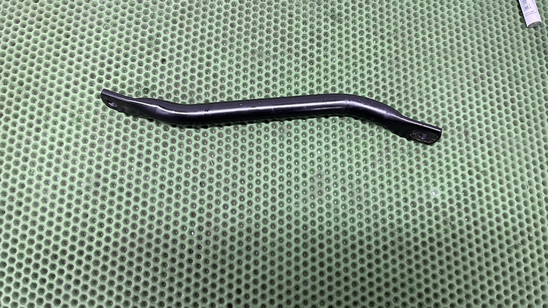 Растяжка рамы левая R1200RT K26 46517671869