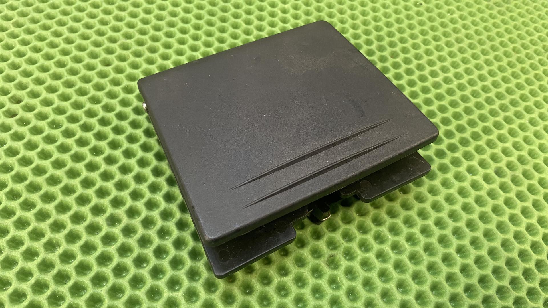 Замок центрального кофра / топкейса 46547729457