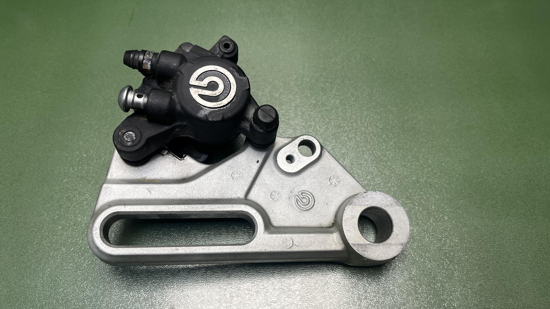 Тормозной суппорт без накладки Зд 34217717627