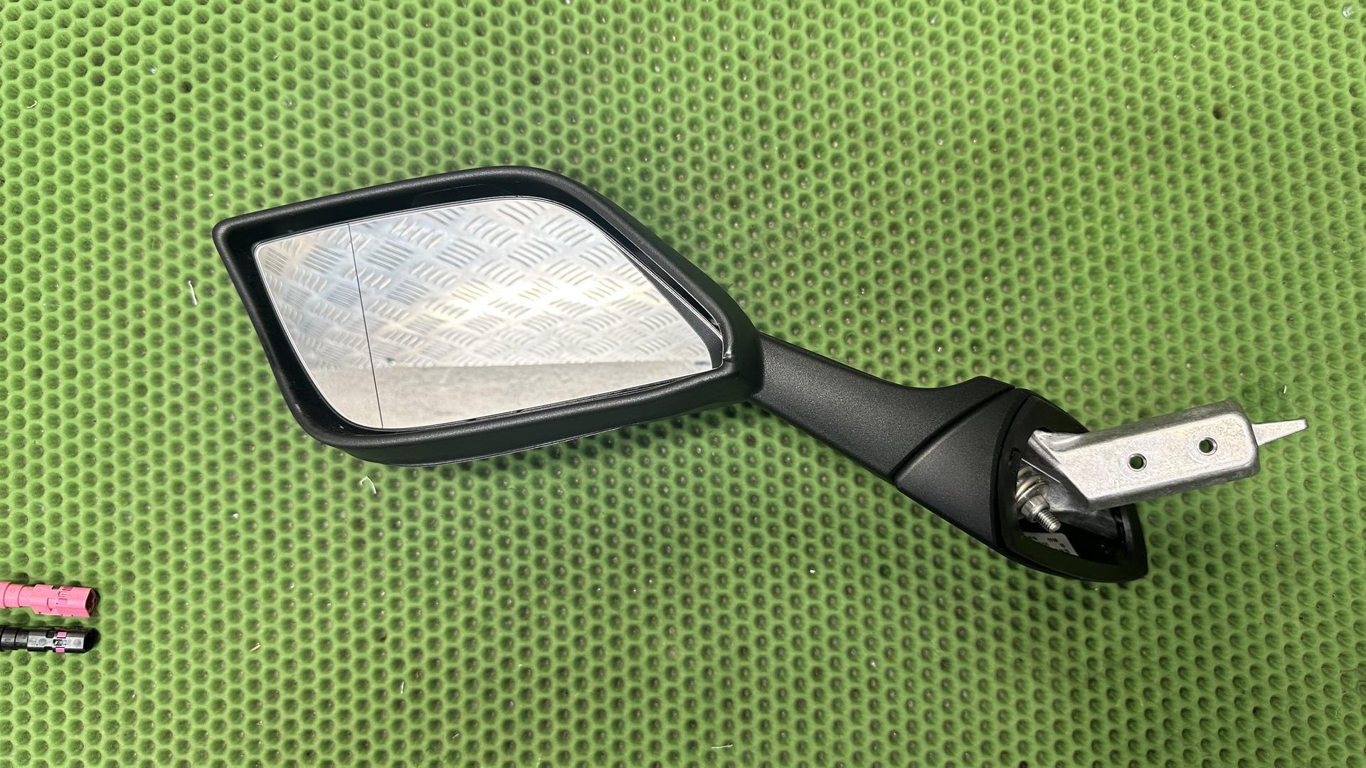 Зеркало правое K1600 рест. 51168557422