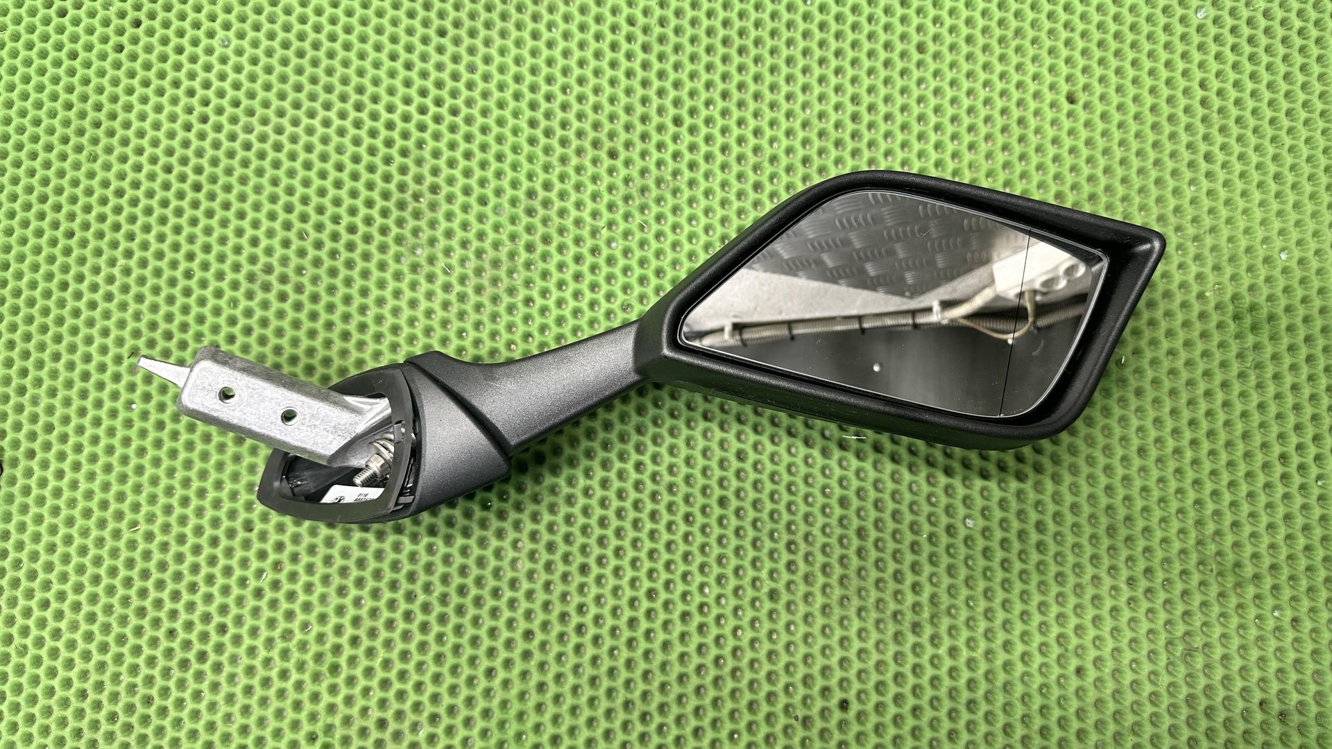 Зеркало правое K1600 рест. 51168557422