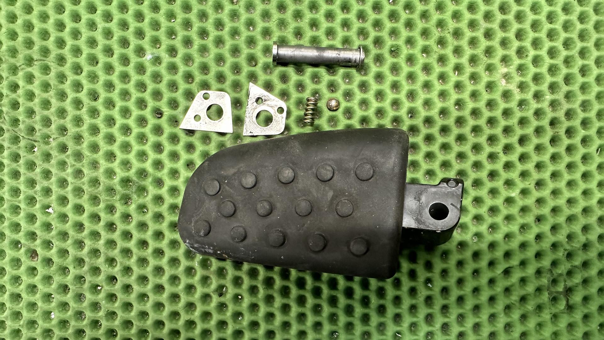 Подножка пассажира левая задняя K1600GTL (11-16) 46718549352