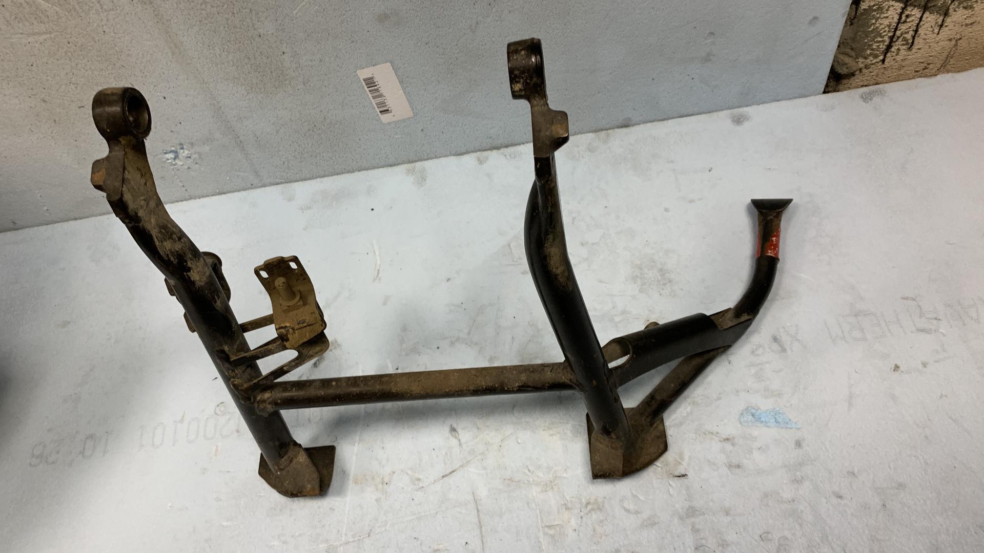 Центральная подставка 46527684948