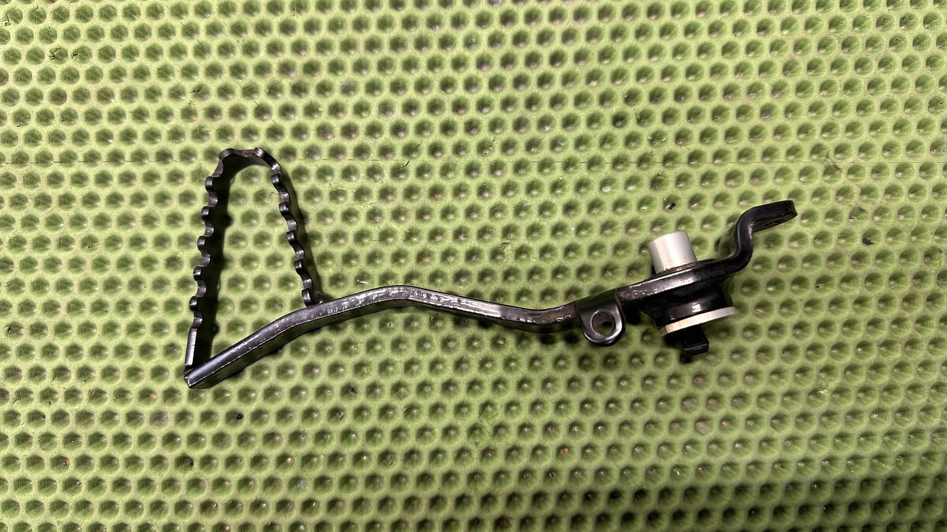 Педаль тормоза 35218530611