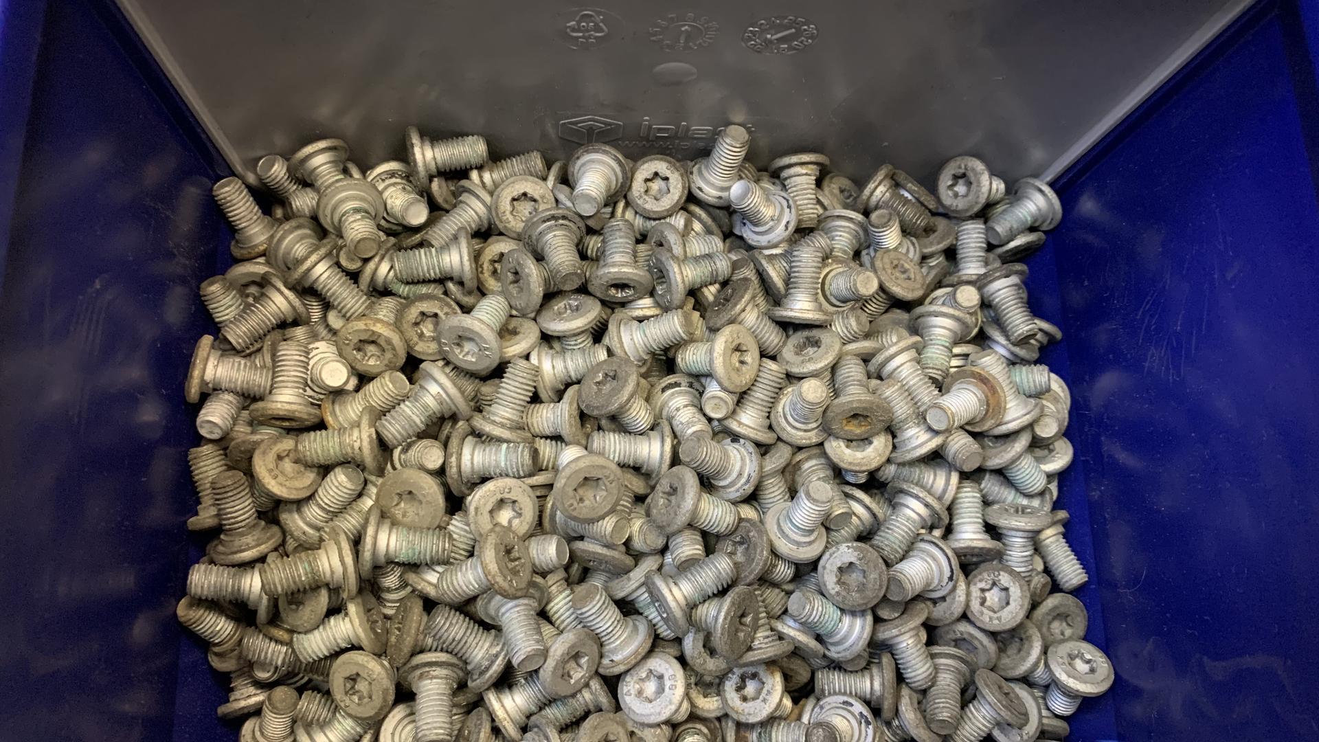 Болт с внутренним Torx 33177709205