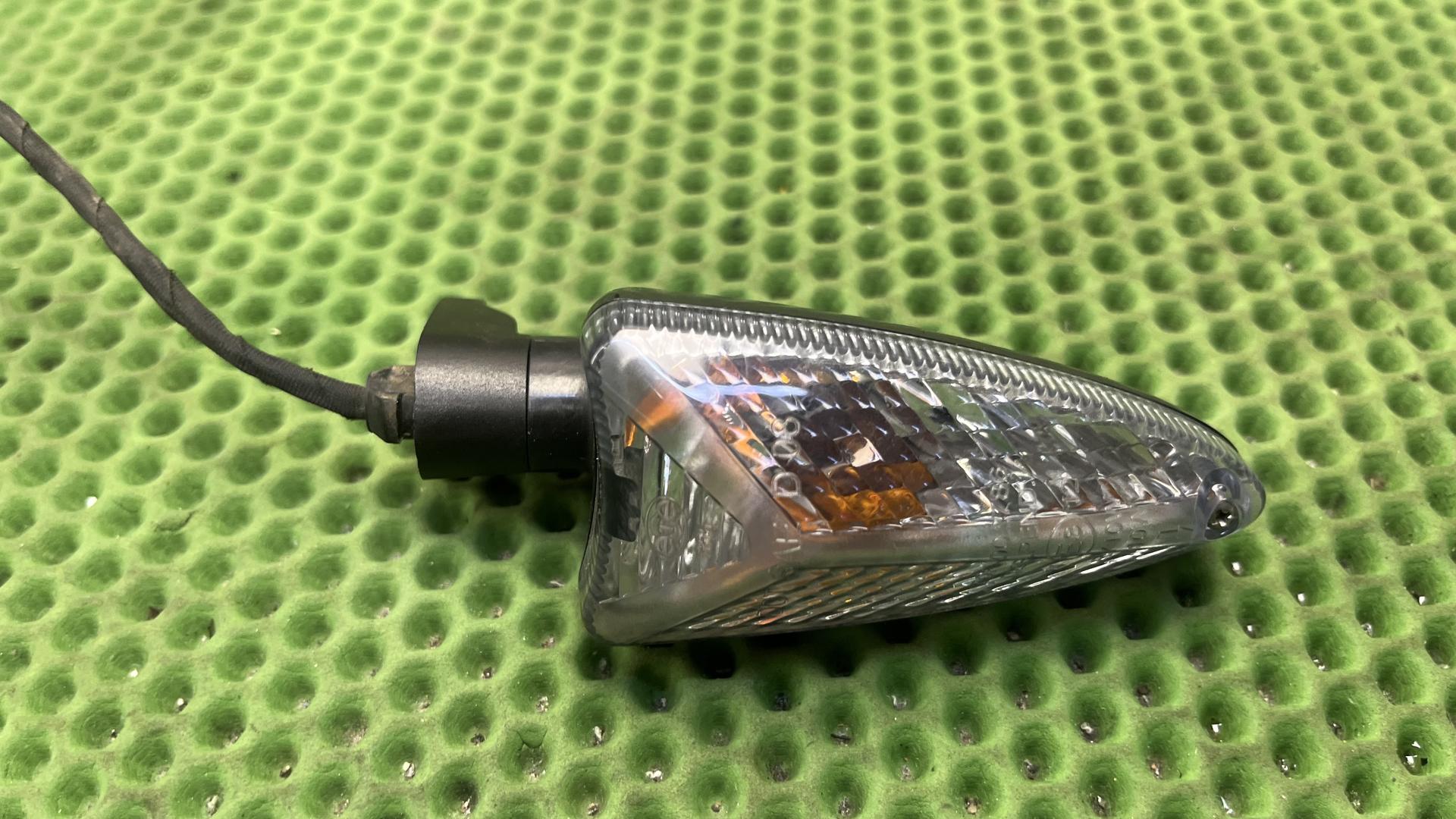 Фонарь указателя поворота Зад правый / Перед левый 63138534353
