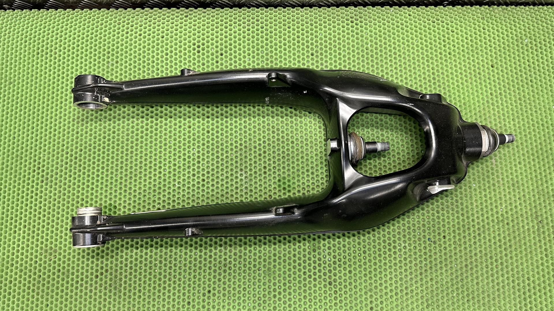 Опора подшипника колеса черная 31448548027