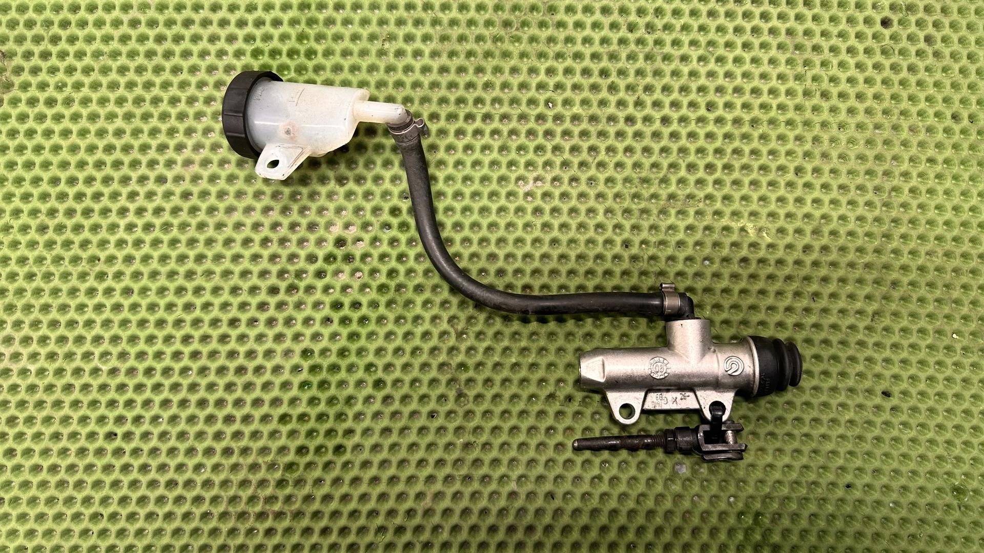 Главный тормозной цилиндр Зд 34217692190