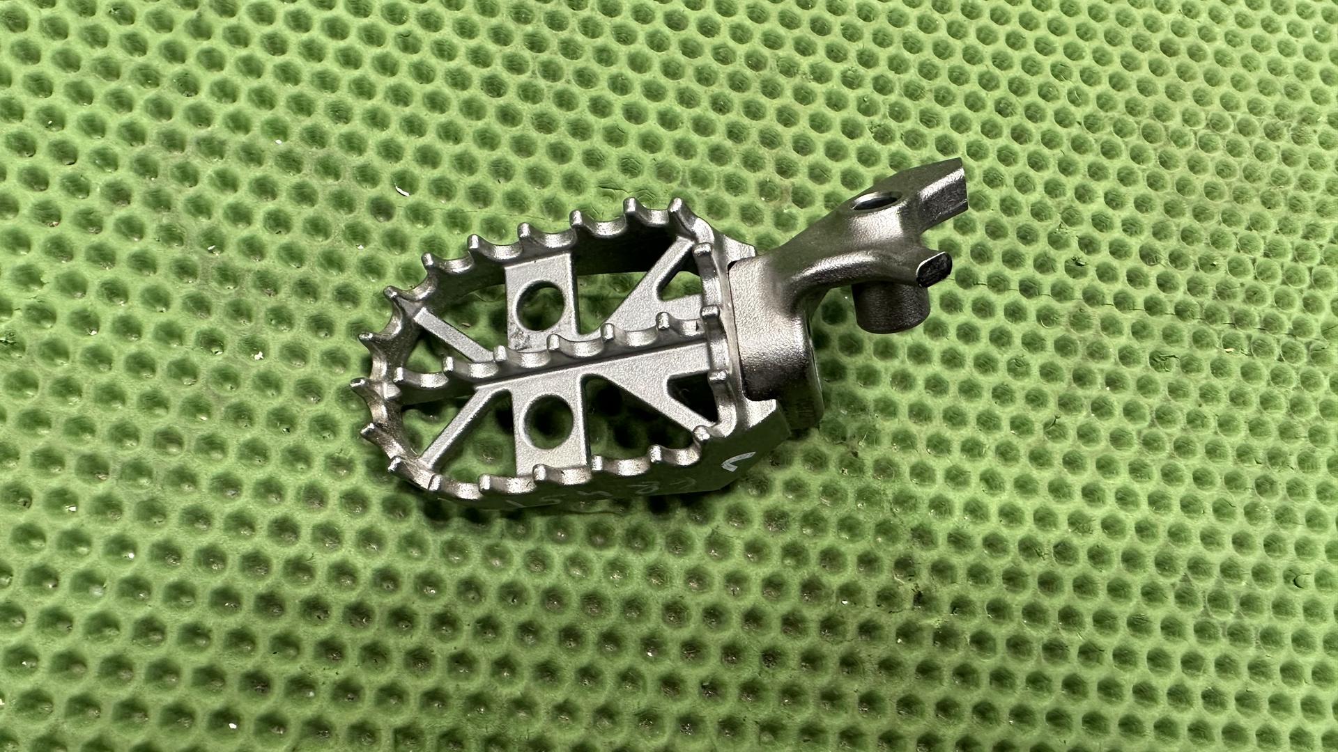 Подножка водителя левая ENDURO R1300GS KA1 46717108047