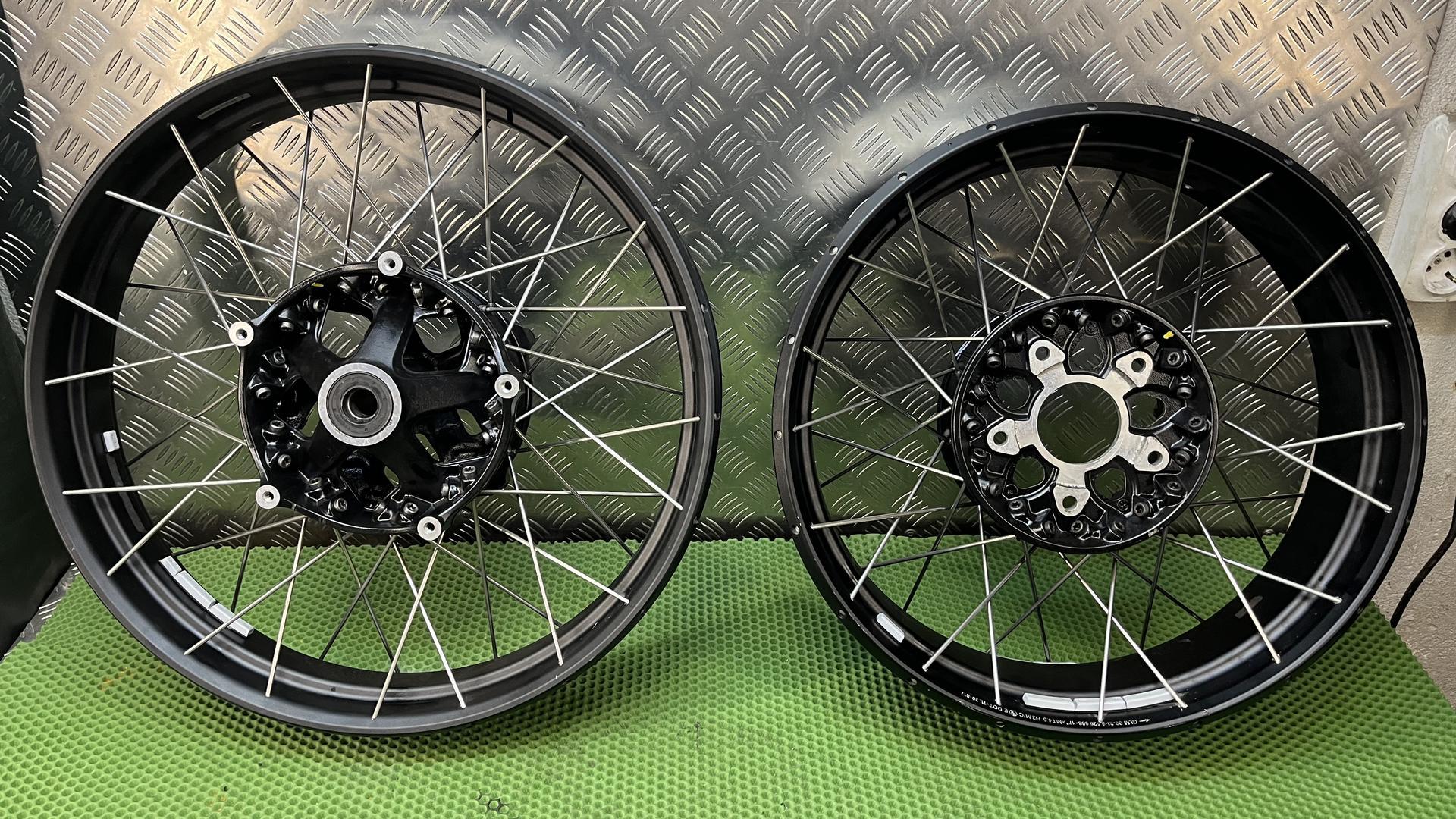 Комплект колес спицованных  Черных k50-k51 