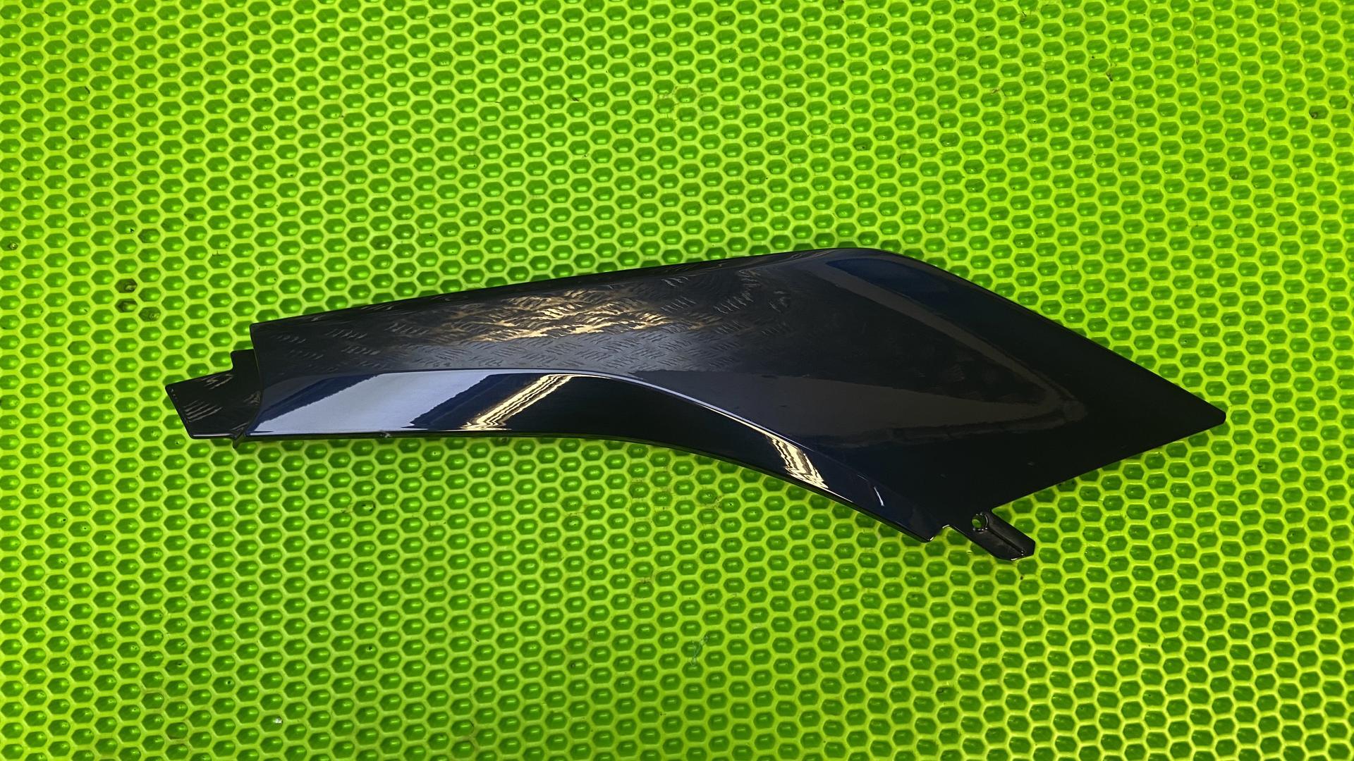 Кожух топливного бака правый внизу 46638562676