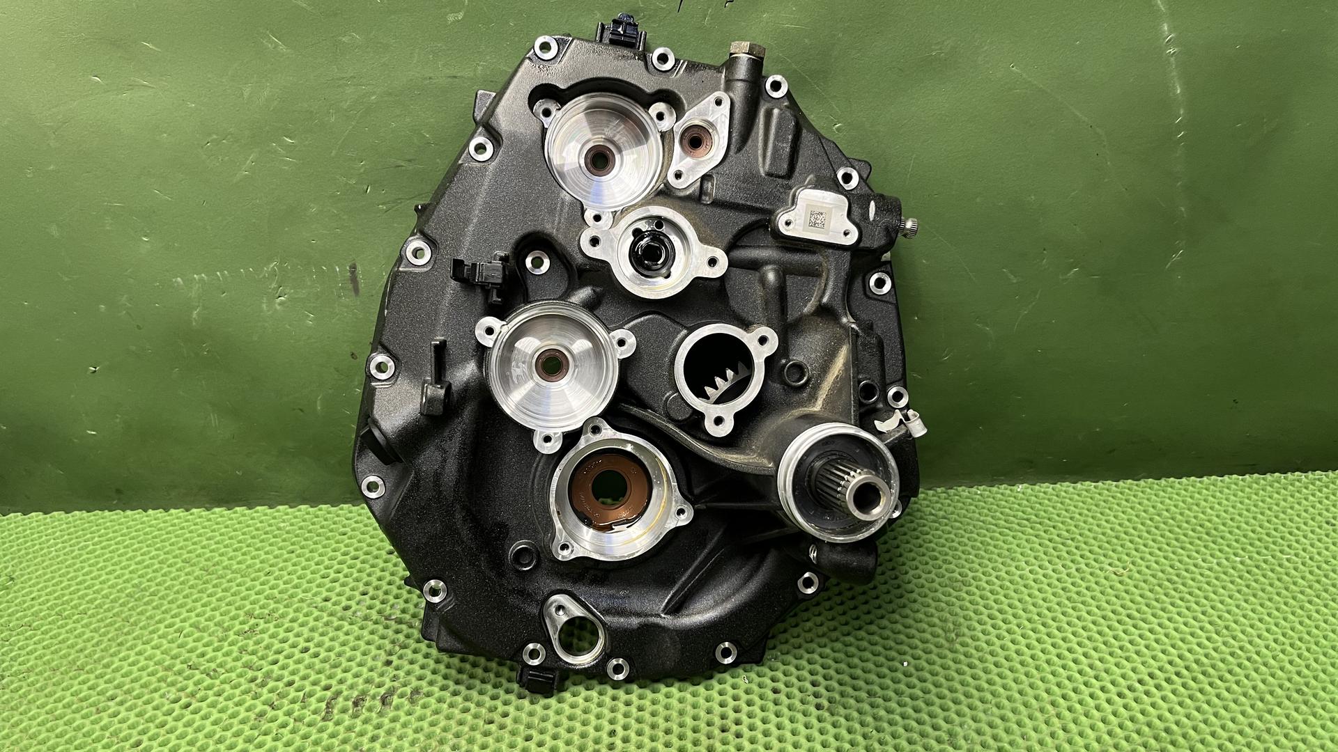 Задняя крышка двигателя R1300xx (ASA АКПП) 11145a6a401