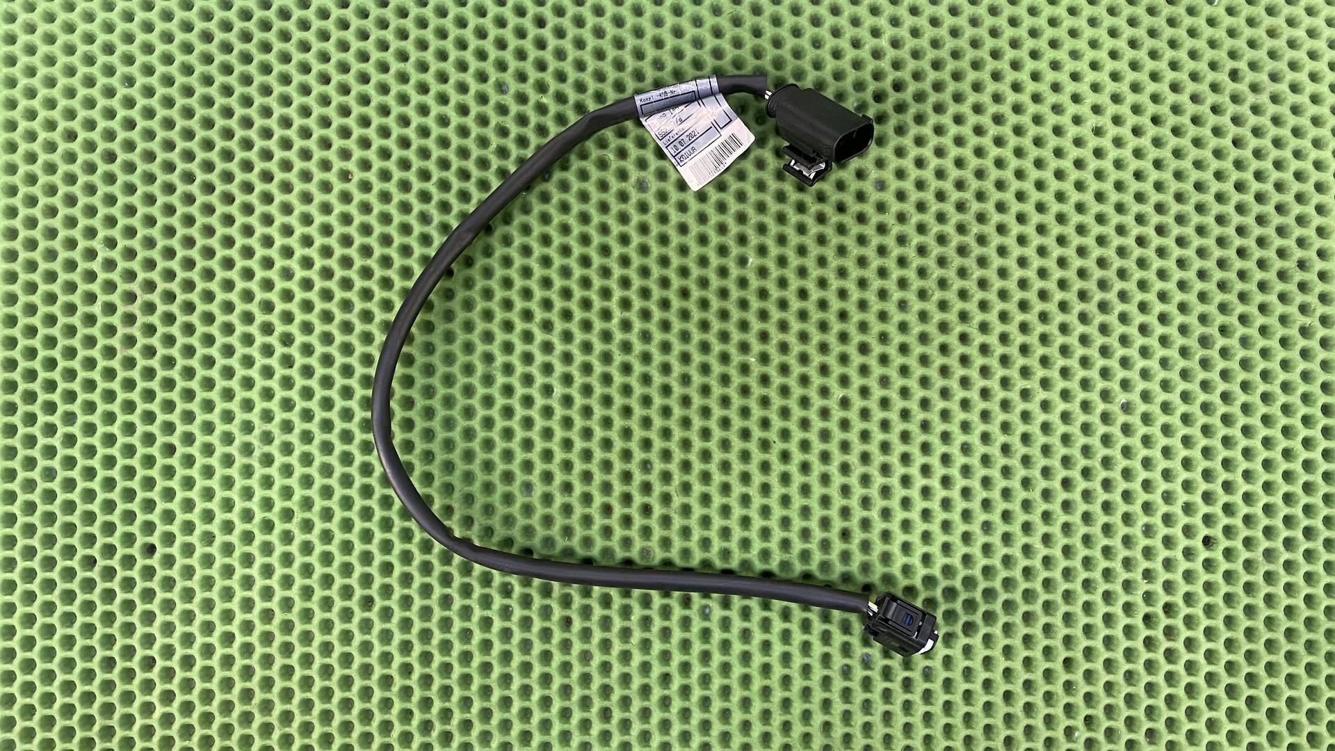 Кабель подключения подогрева пассажирского сиденья 61127688146