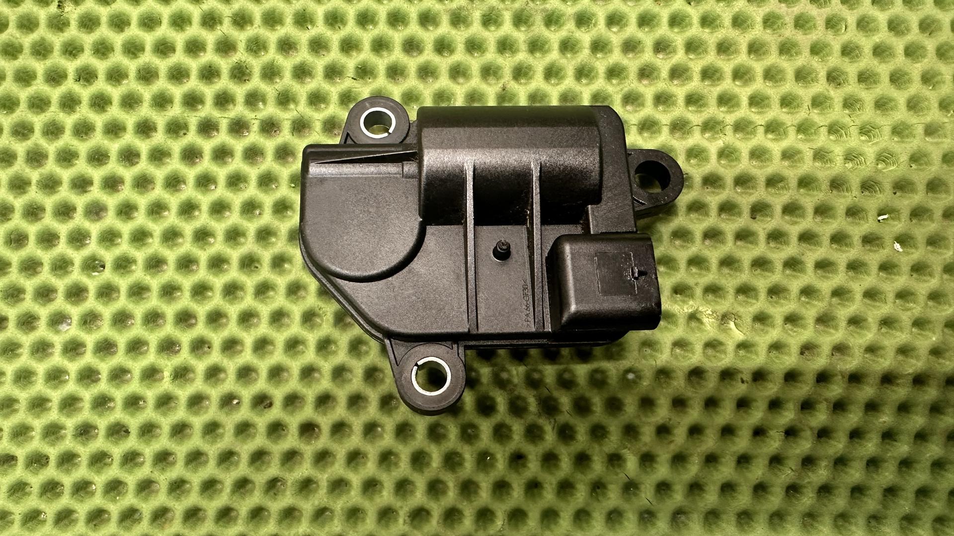 Исполн.узел заслонки глушителя 18519443059