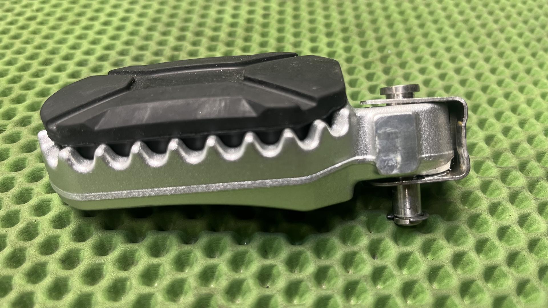 Подножка пассажира левая Komfort R1300GS/GSA KA1-2 46717108051
